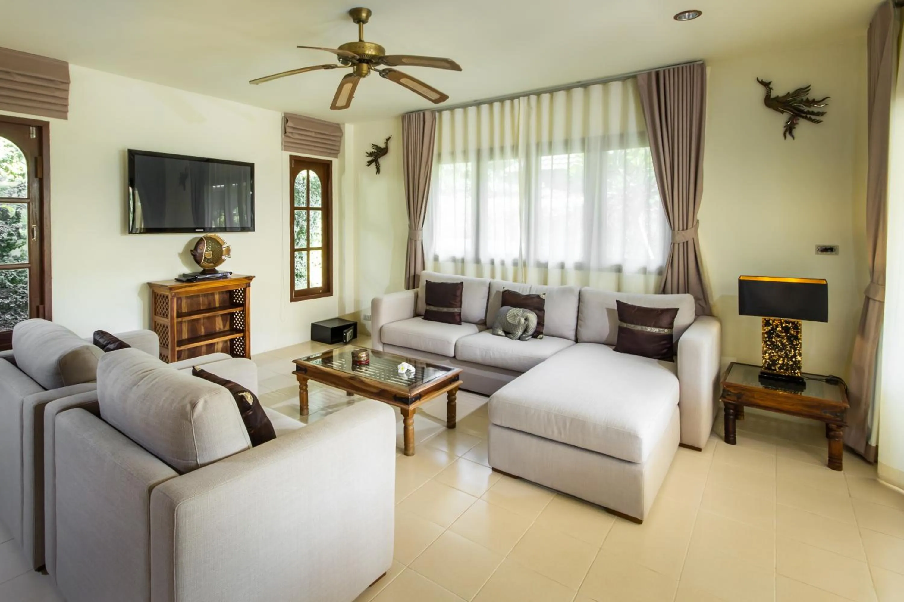 Photo of the whole room, Bed in Idyllic Samui Beach Villa Resort