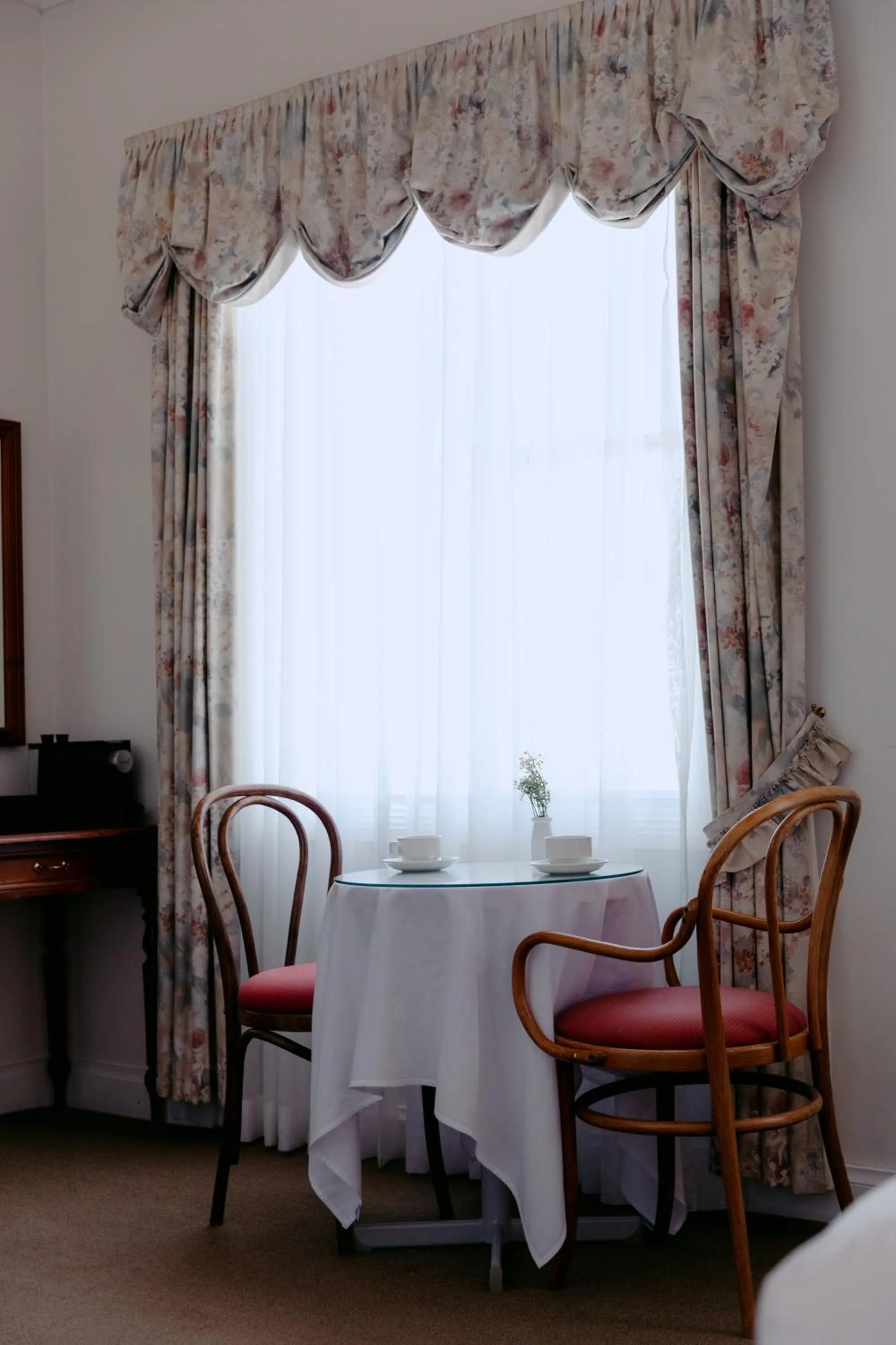 Seating area in Mountain Heritage Hotel