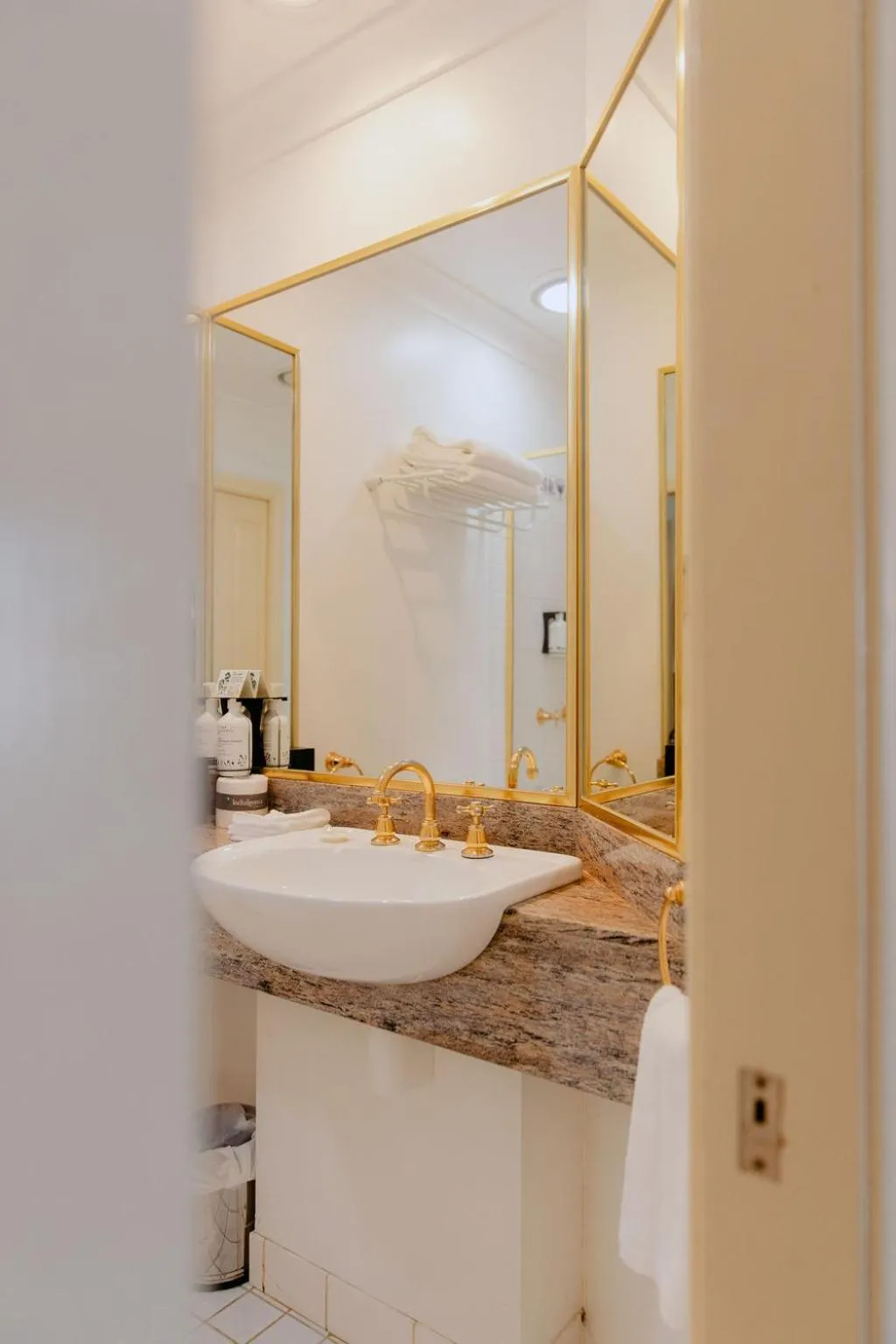 Bathroom in Mountain Heritage Hotel