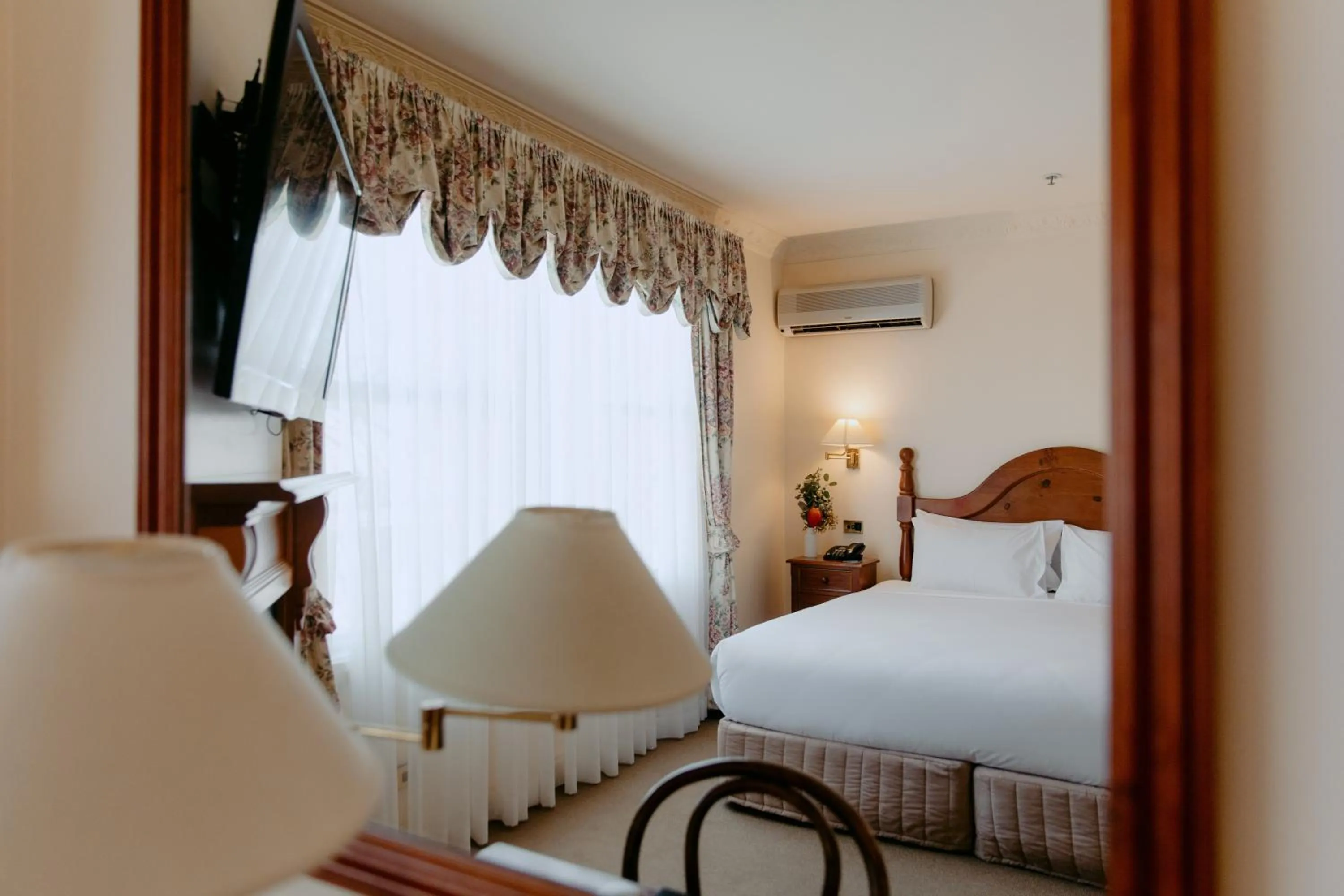 Photo of the whole room, Bed in Mountain Heritage Hotel