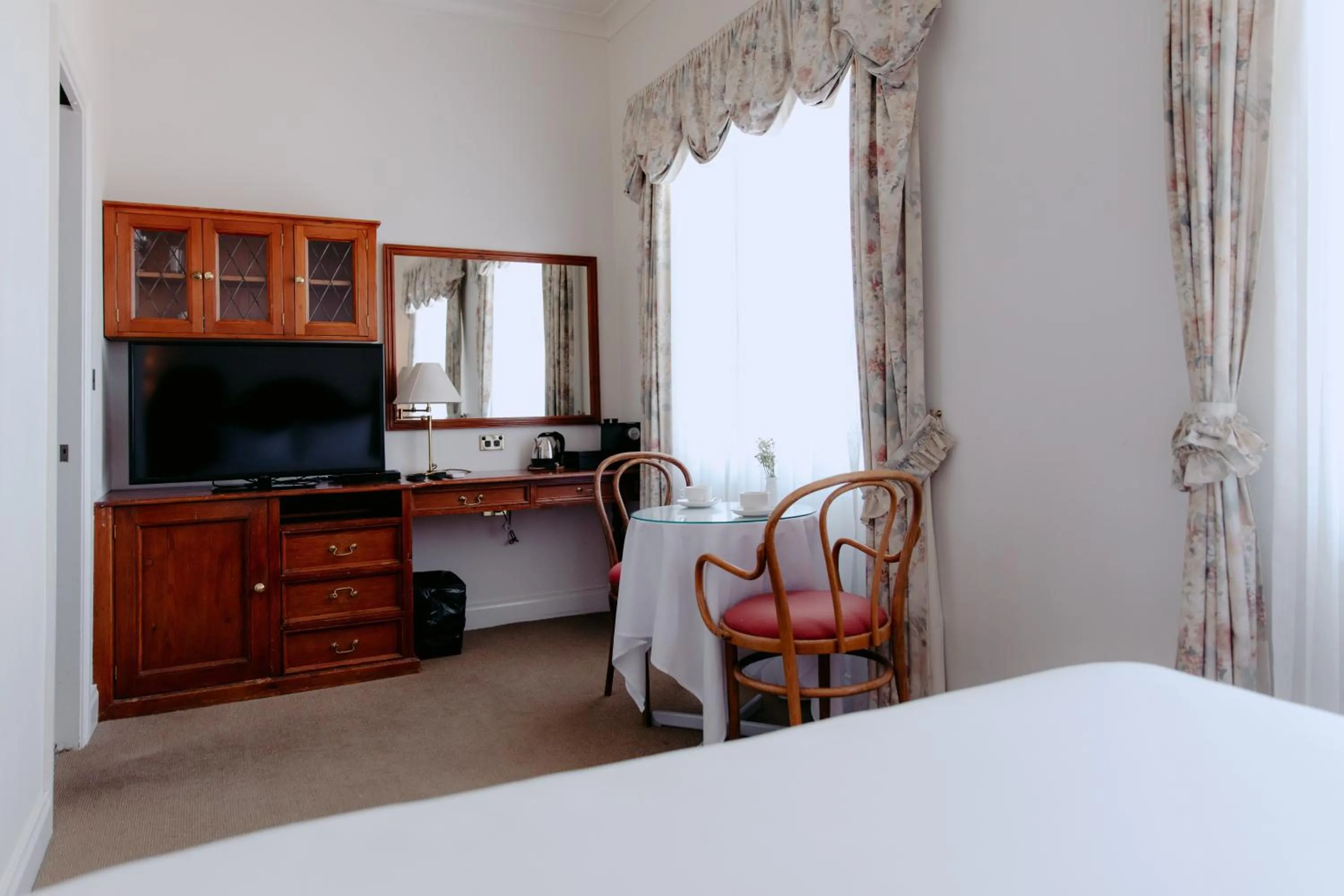 Other, Bed in Mountain Heritage Hotel