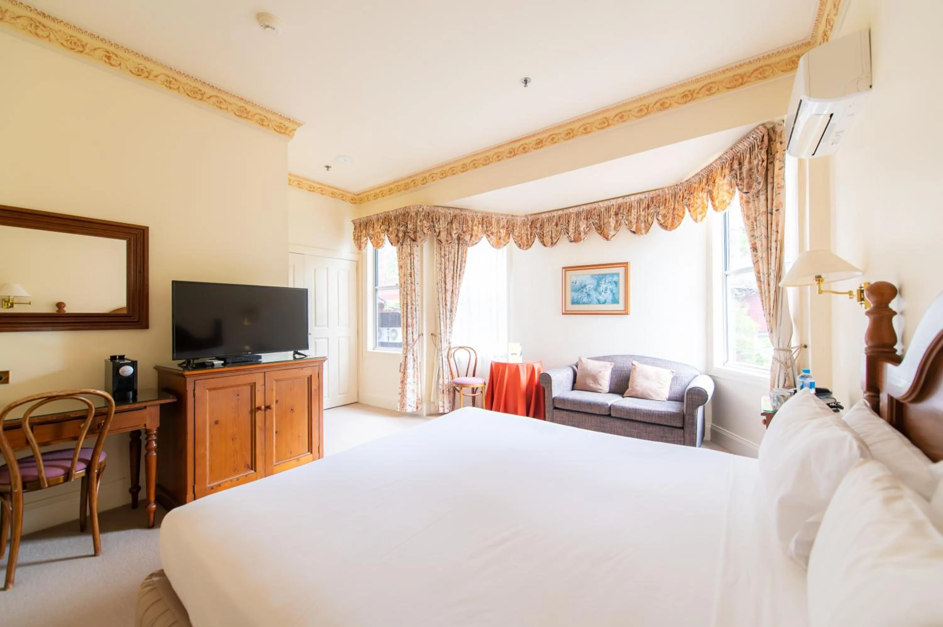 Heritage Suite in Mountain Heritage Hotel