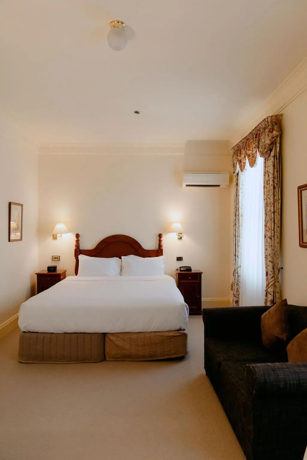 Bed in Mountain Heritage Hotel