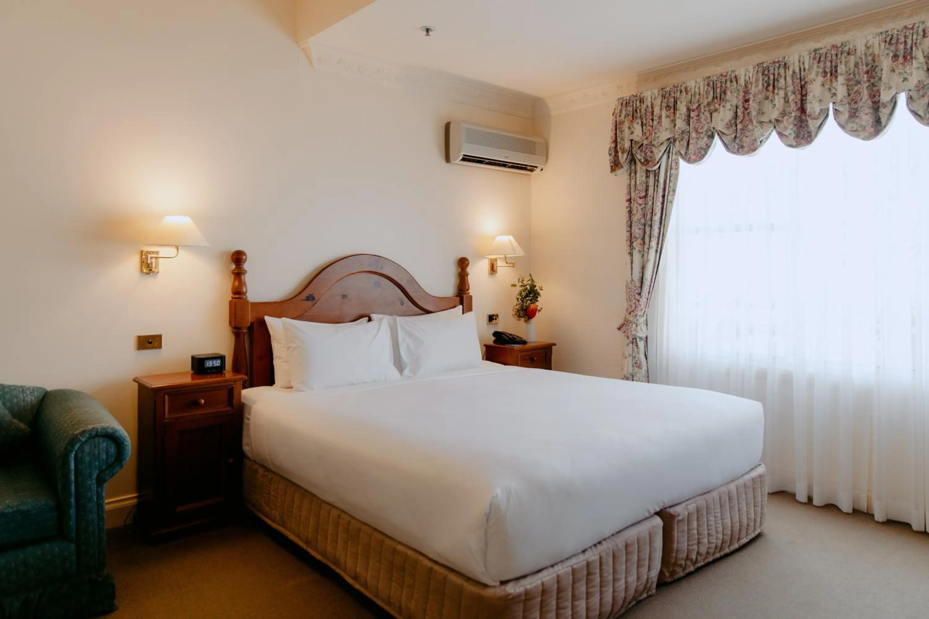 Bedroom, Bed in Mountain Heritage Hotel