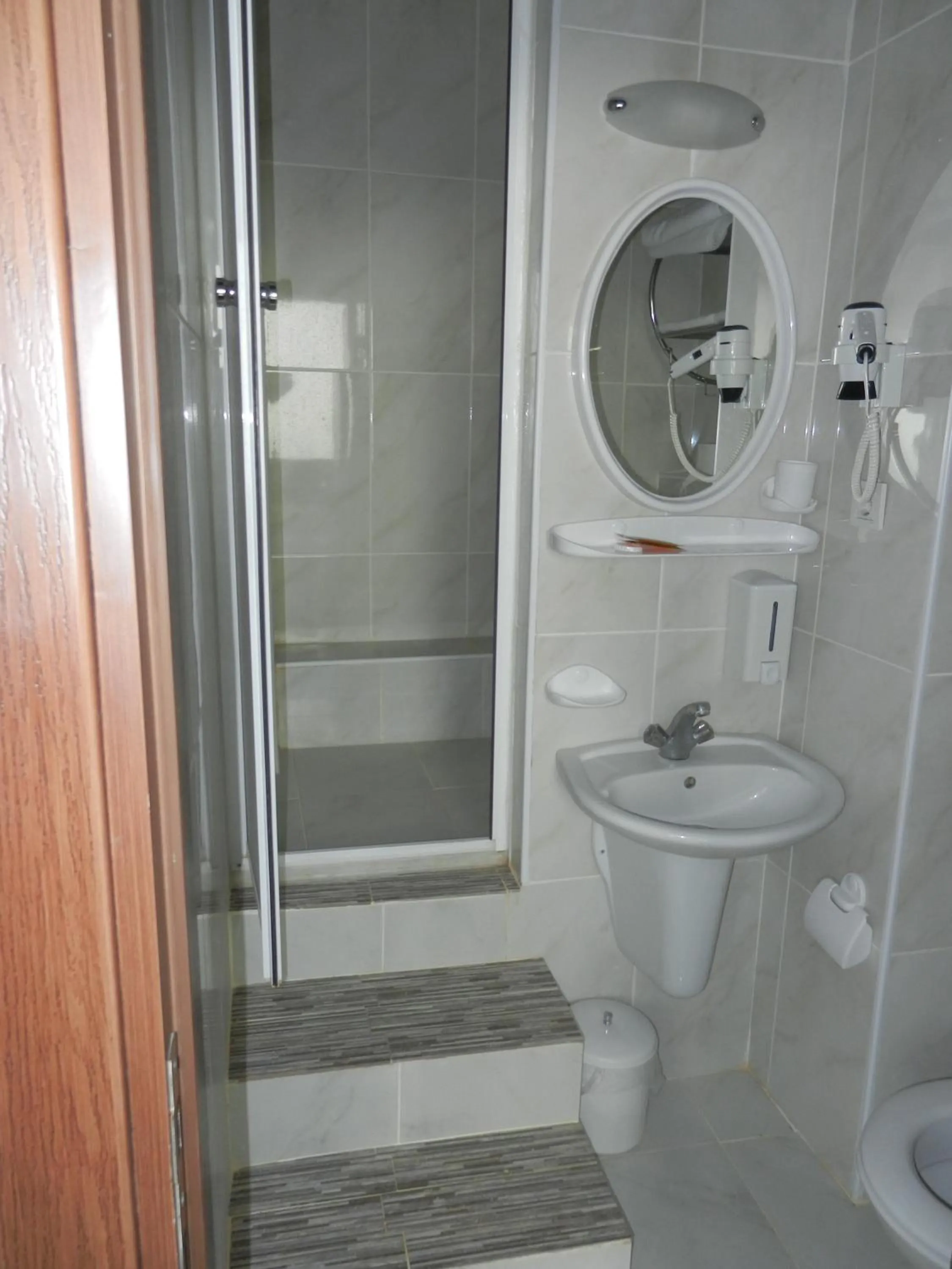 Shower in Cagri Hotel