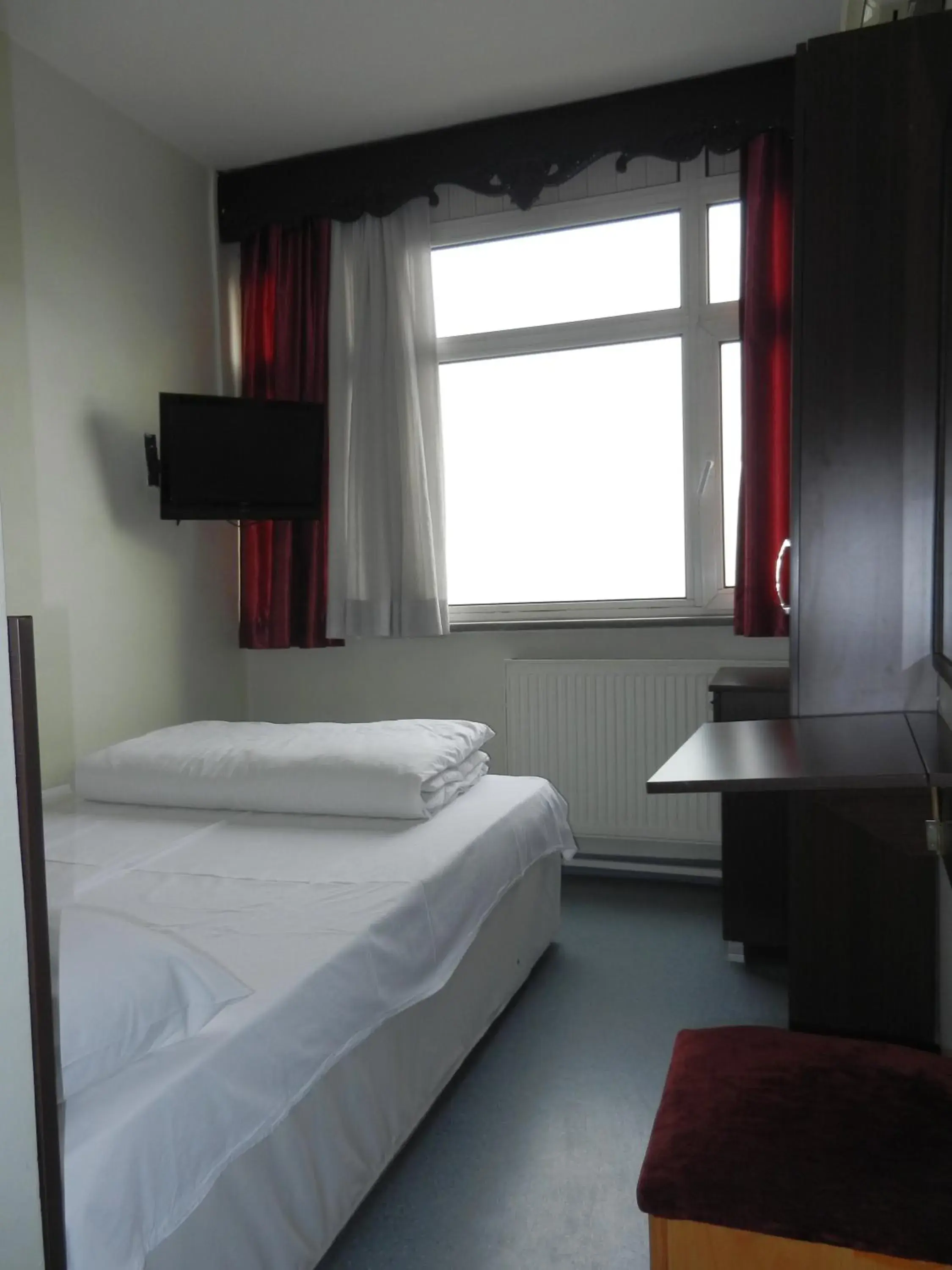 Photo of the whole room, Bed in Cagri Hotel Photo of the whole room, Bed in Cagri Hotel