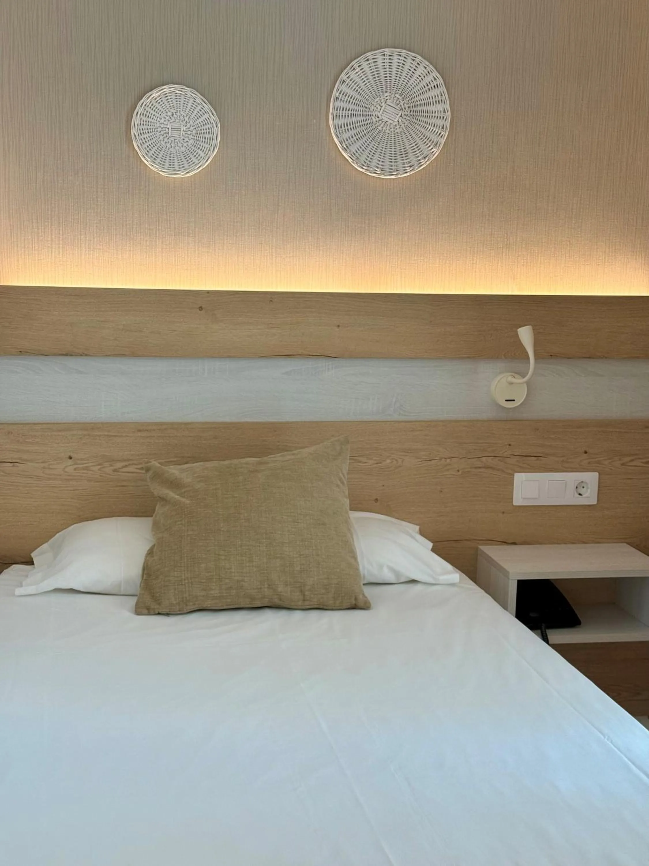 Bed in Hotel Sant Jordi