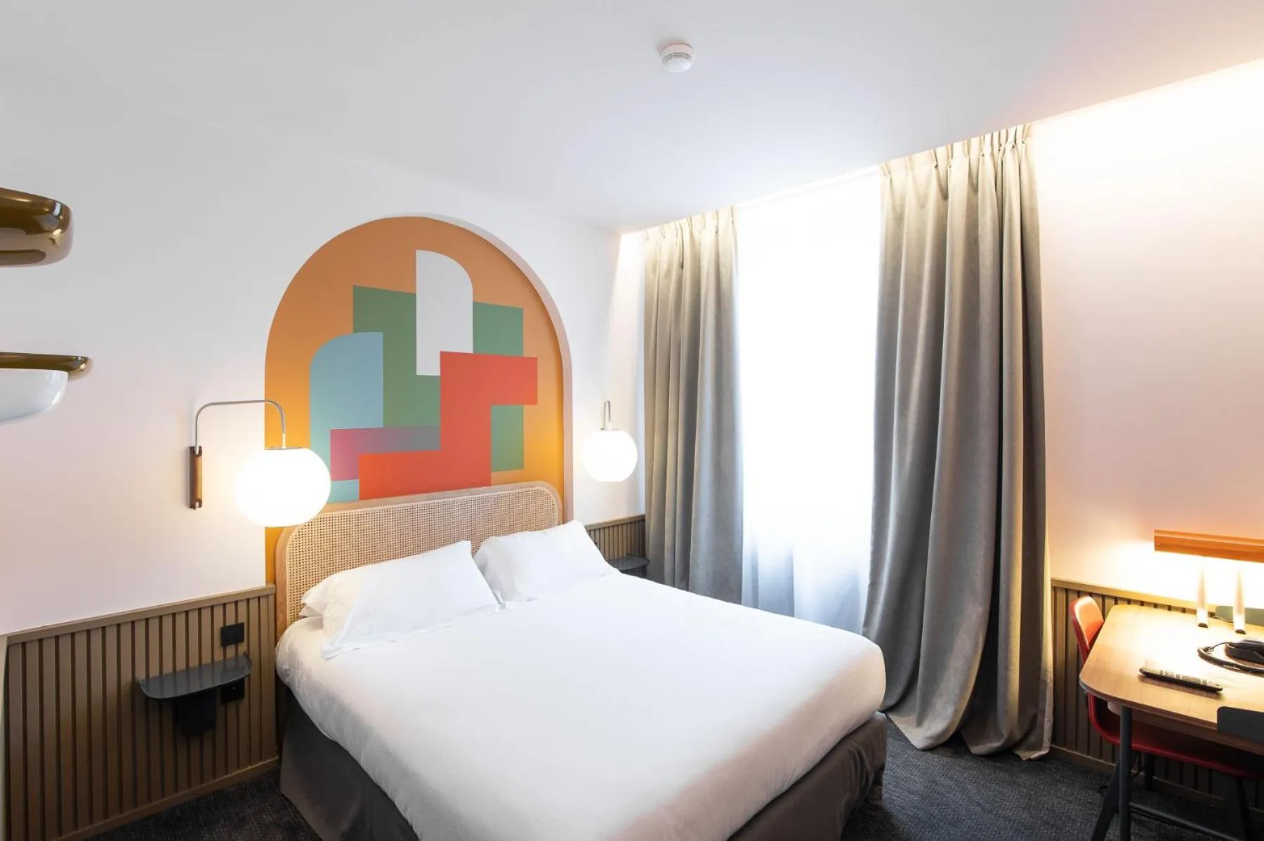 Photo of the whole room, Bed in Hôtel Des Artistes