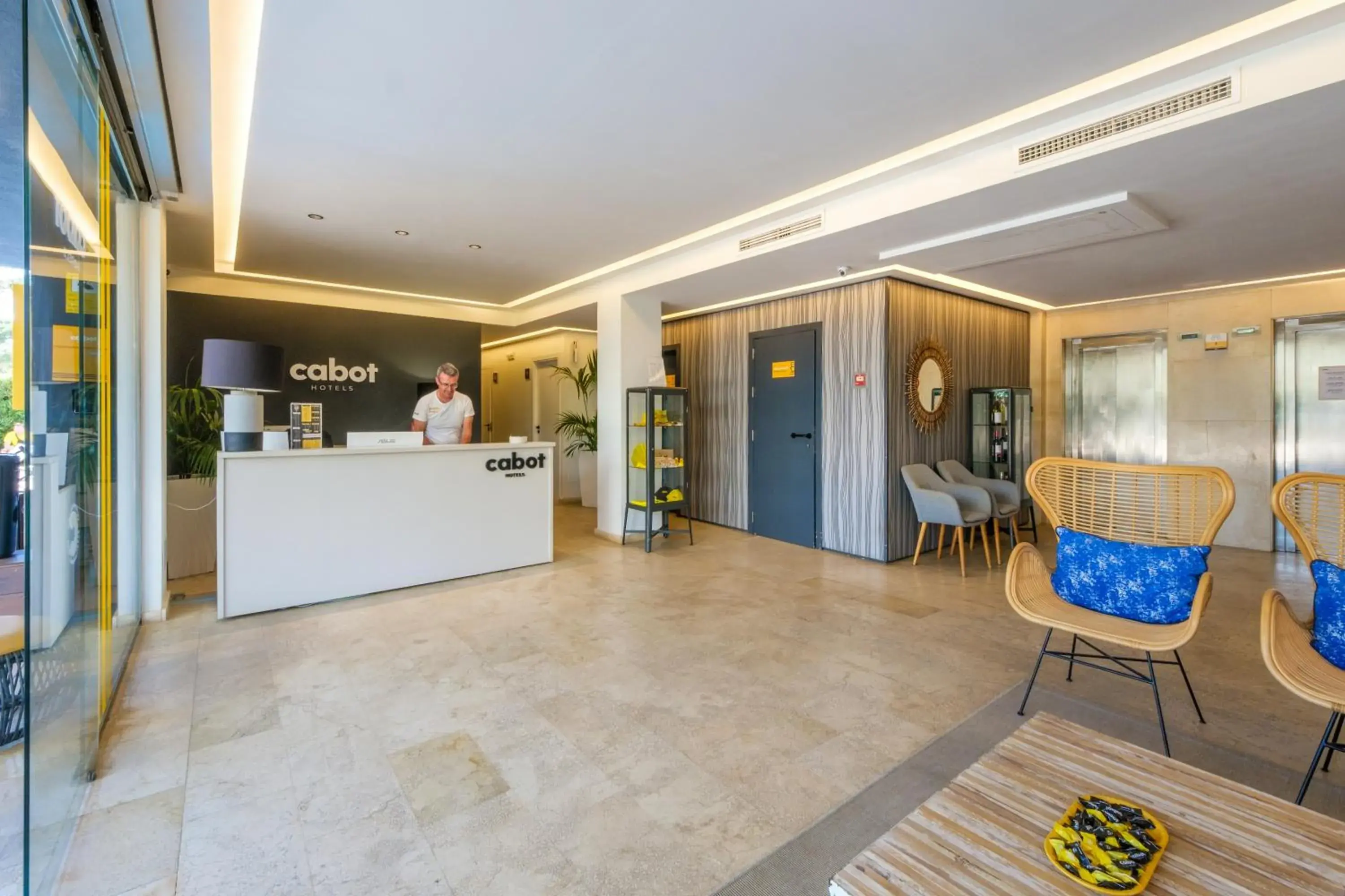 Lobby or reception in Cabot Tres Torres Apartamentos Lobby or reception in Cabot Tres Torres Apartamentos