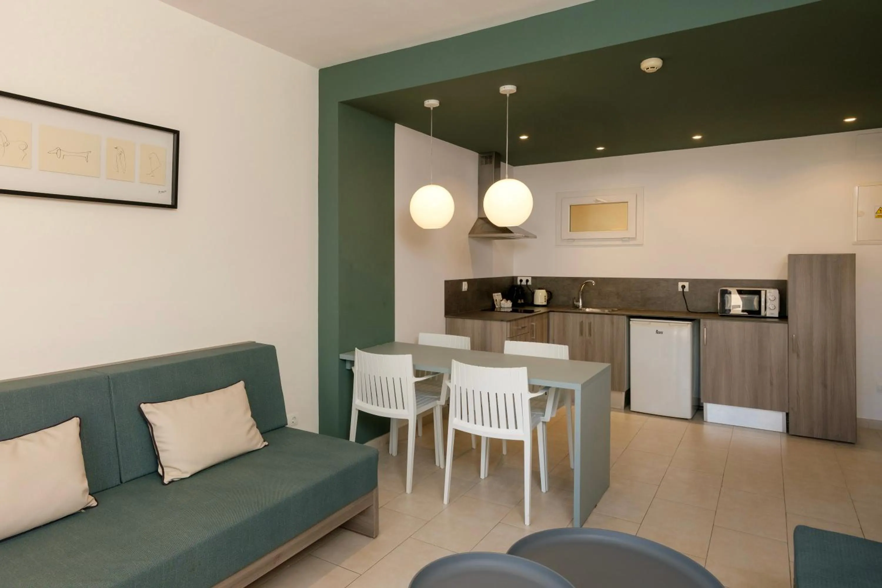 kitchen in Cabot Tres Torres Apartamentos