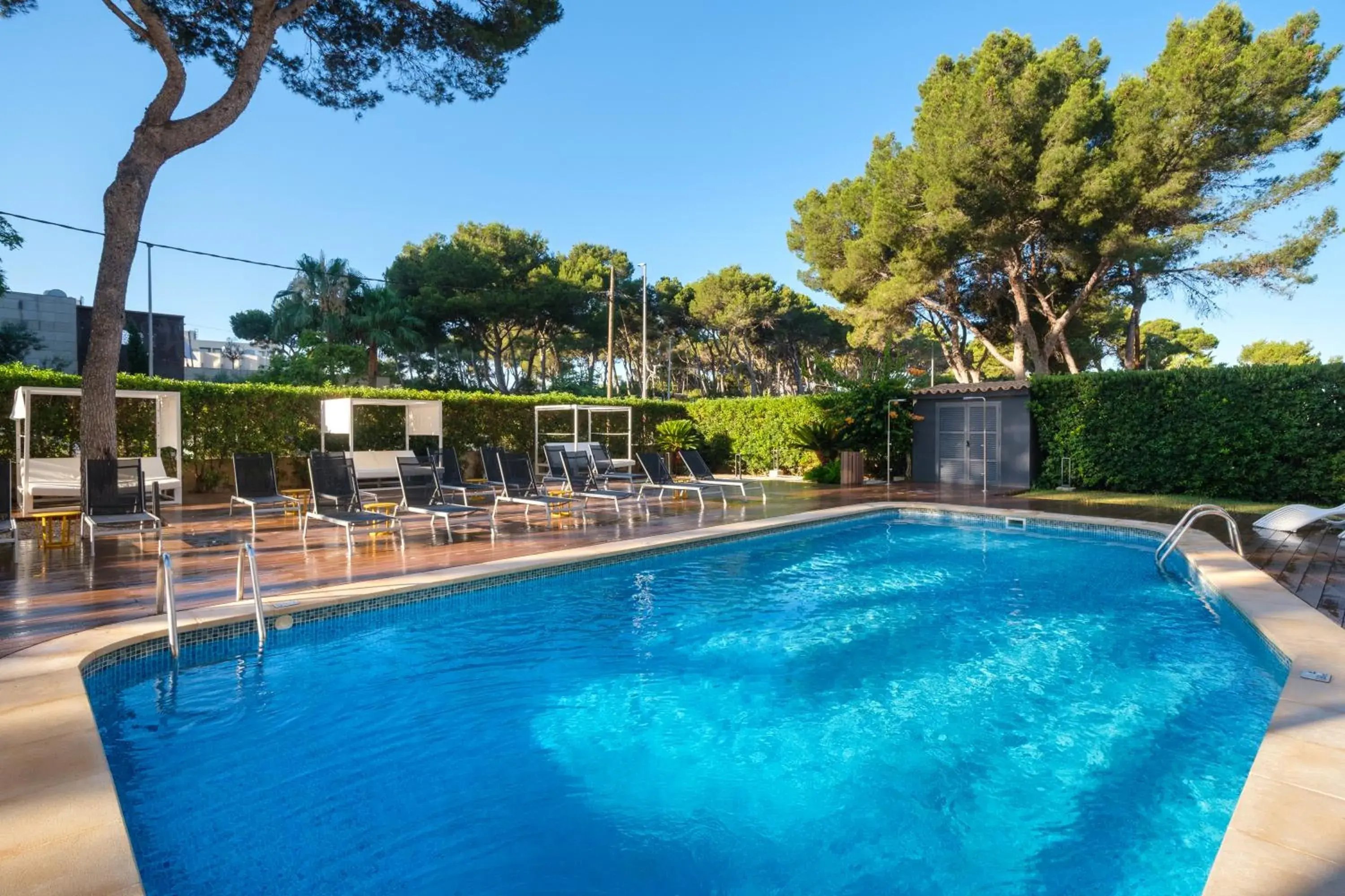 Swimming pool in Cabot Tres Torres Apartamentos Swimming pool in Cabot Tres Torres Apartamentos