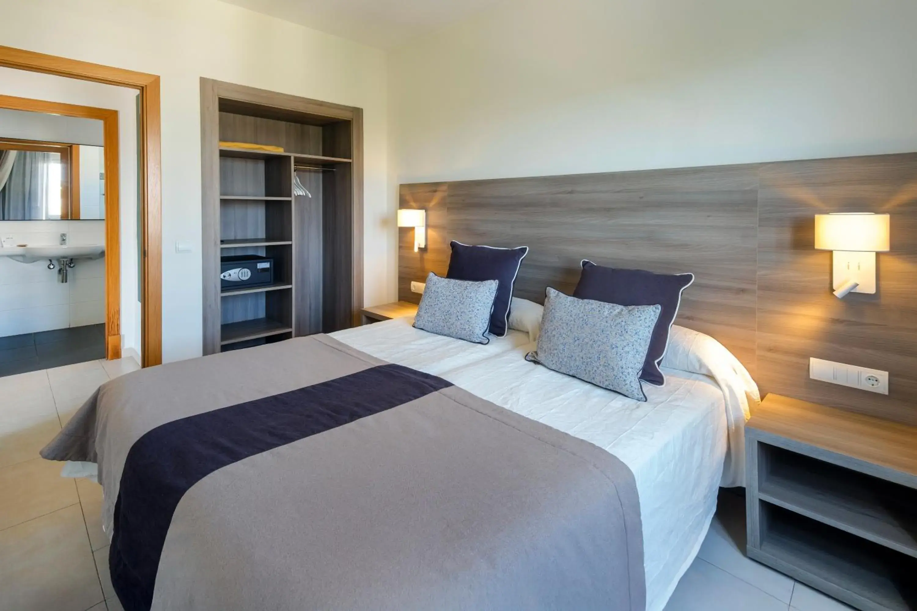 Bedroom, Bed in Cabot Tres Torres Apartamentos Bedroom, Bed in Cabot Tres Torres Apartamentos