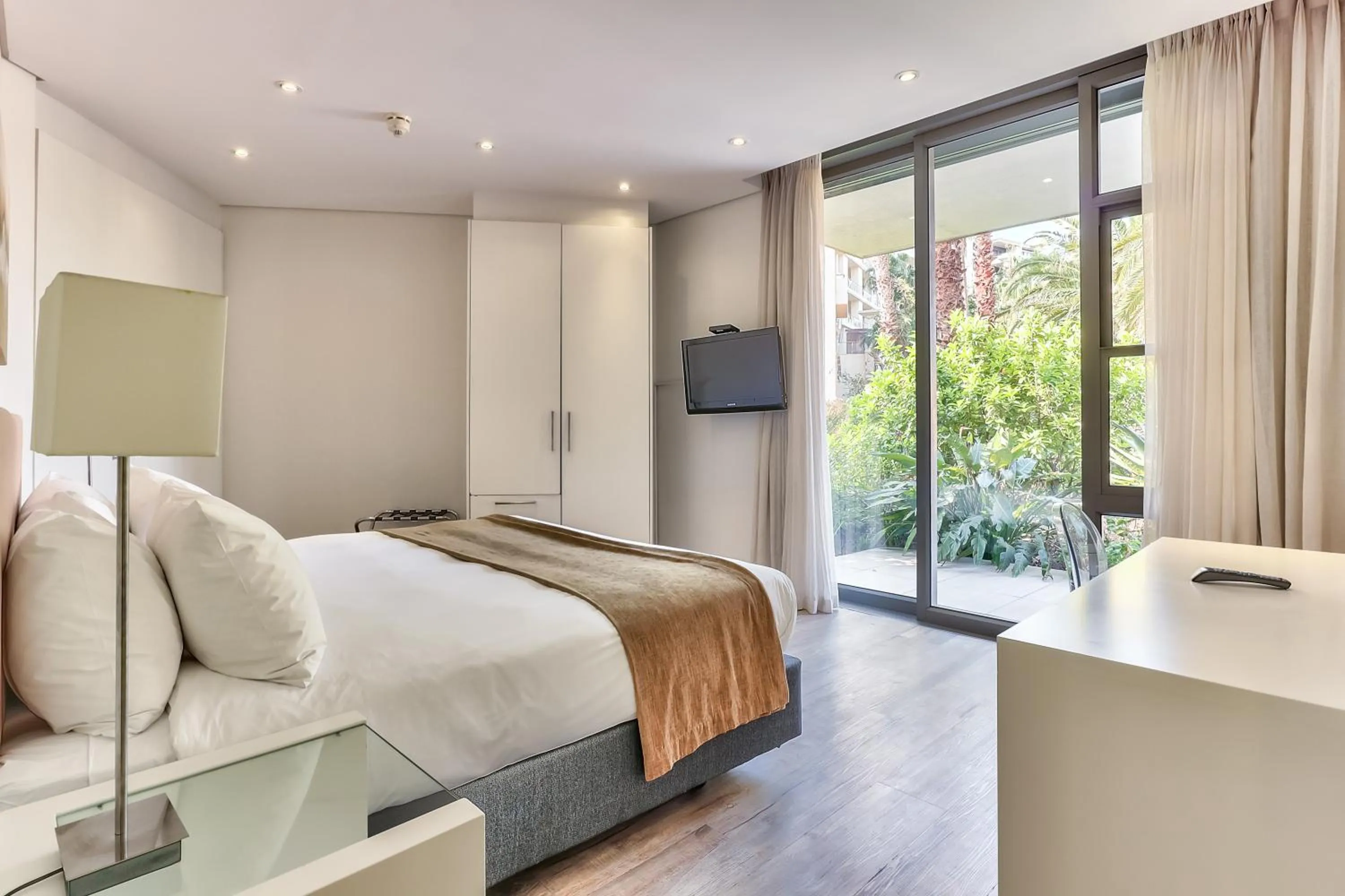 Bedroom, Bed in Lawhill Luxury Apartments - V & A Waterfront