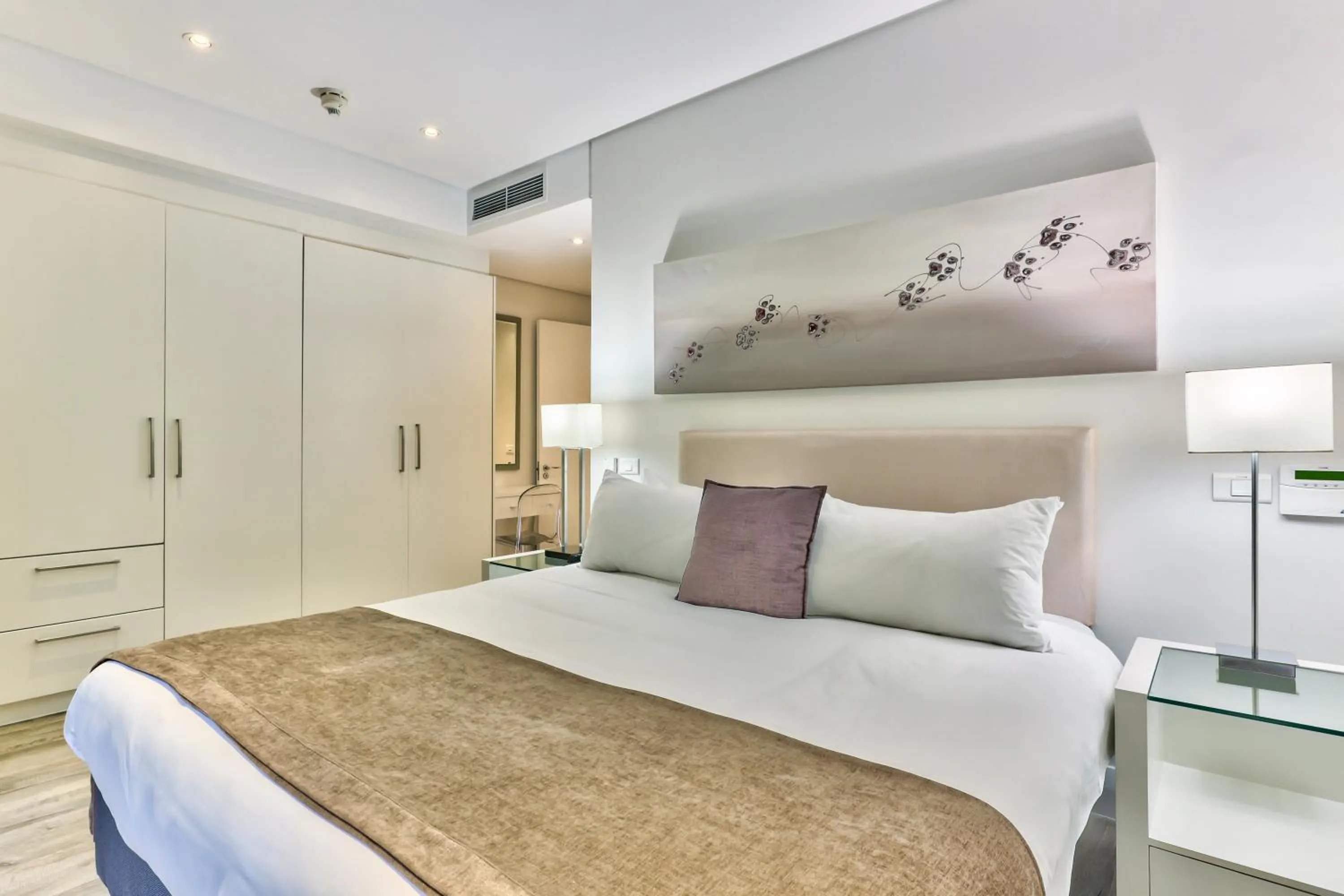 Bedroom, Bed in Lawhill Luxury Apartments - V & A Waterfront
