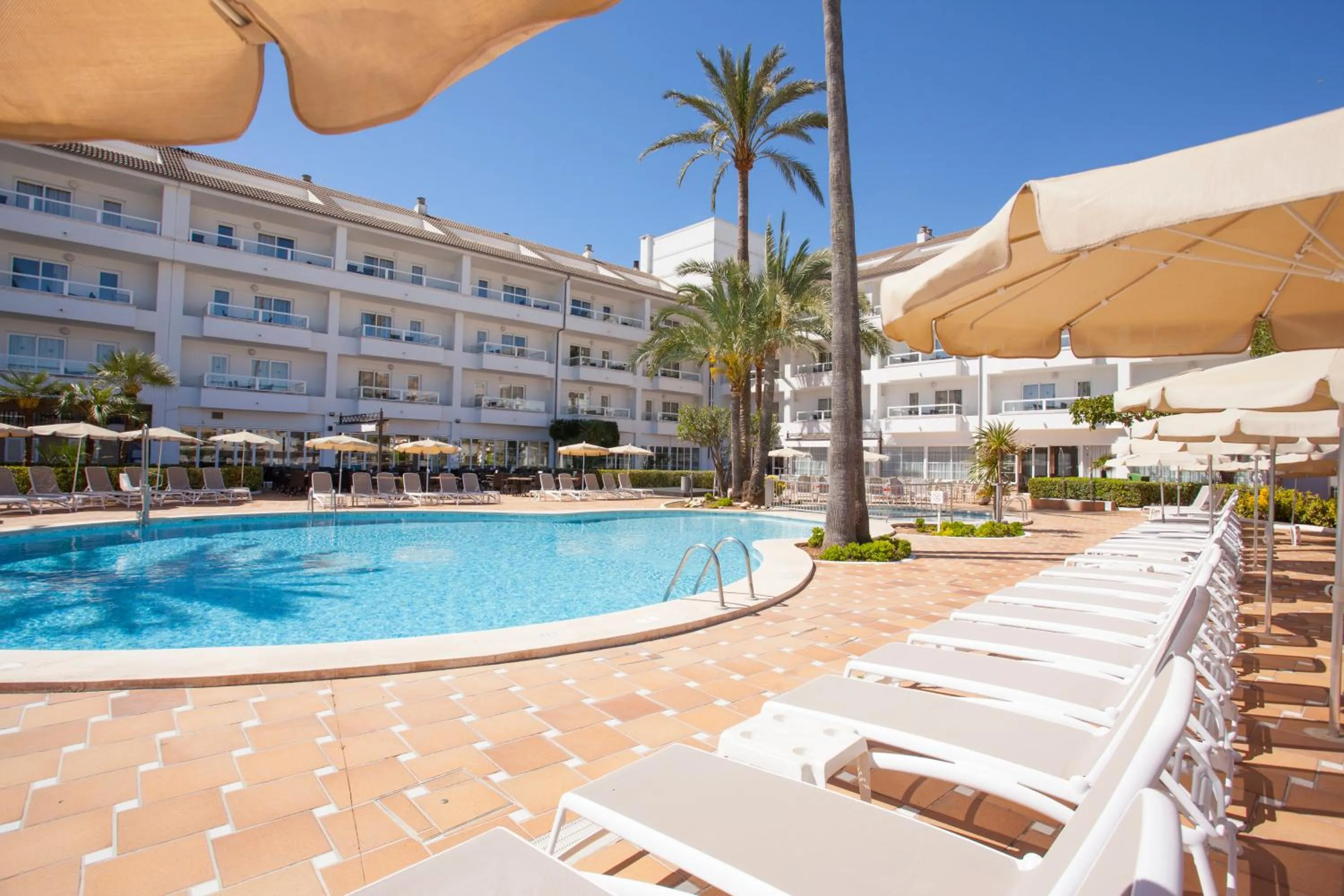 Swimming pool in Grupotel Alcudia Suite