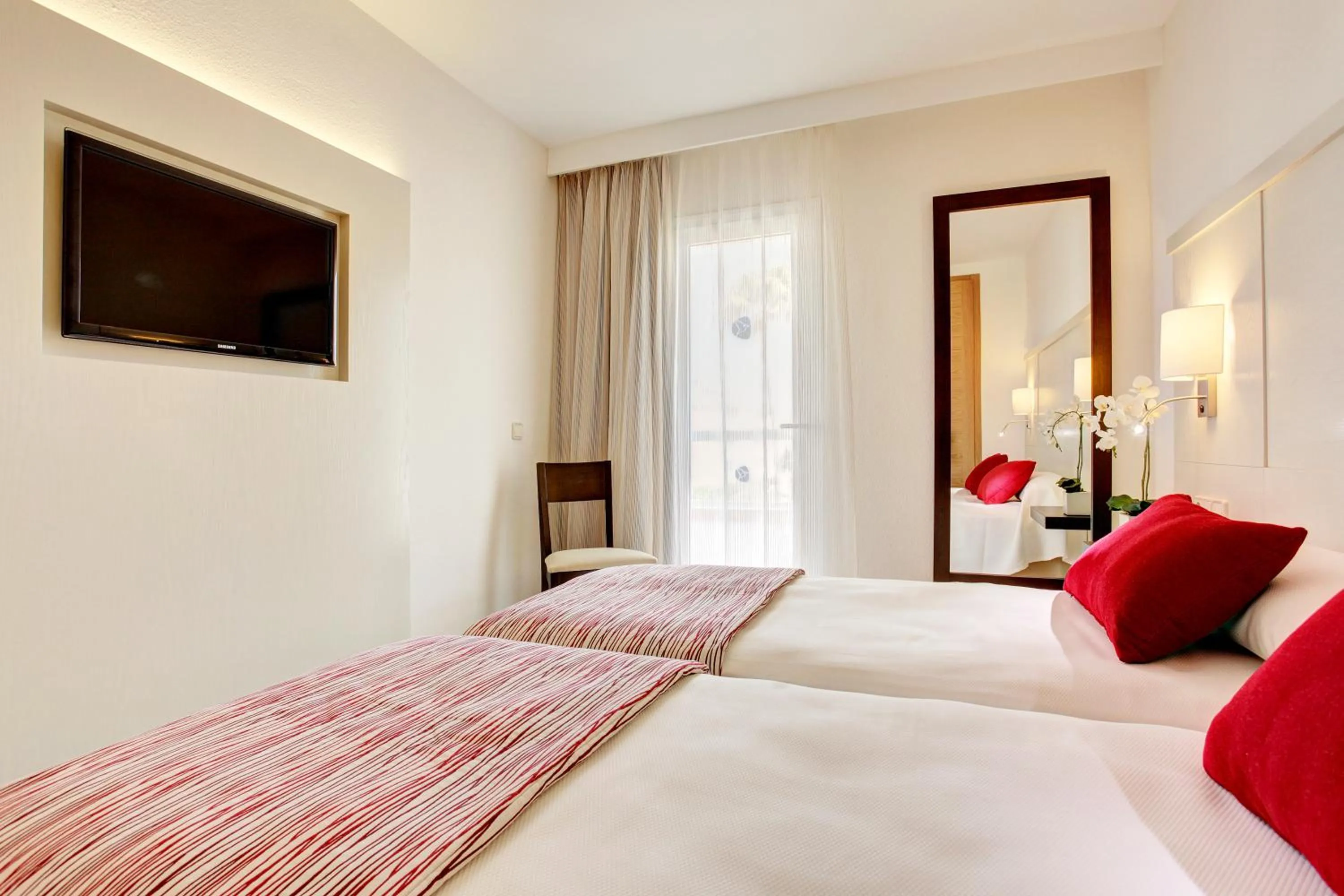Bedroom, Bed in Grupotel Alcudia Suite