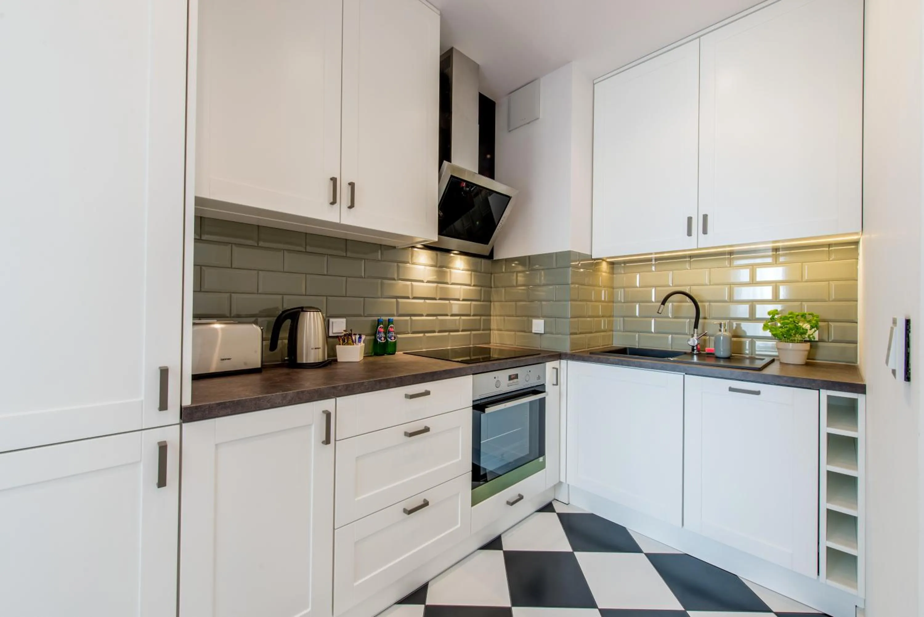 Kitchen or kitchenette in ApartHotel Kolejowa Apartamenty