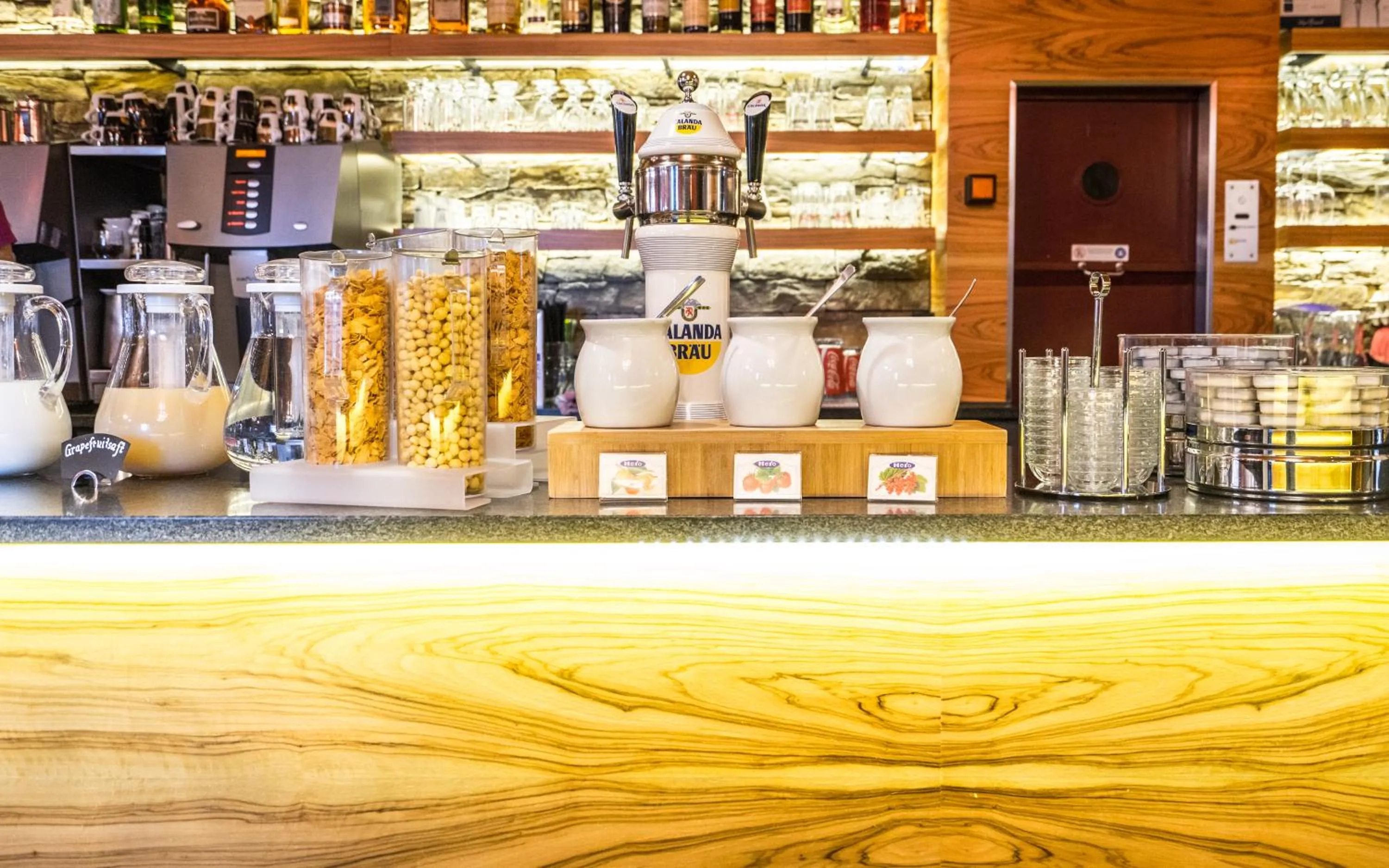 Coffee/tea facilities in Hotel Ochsen 2 by Mountain Hotels