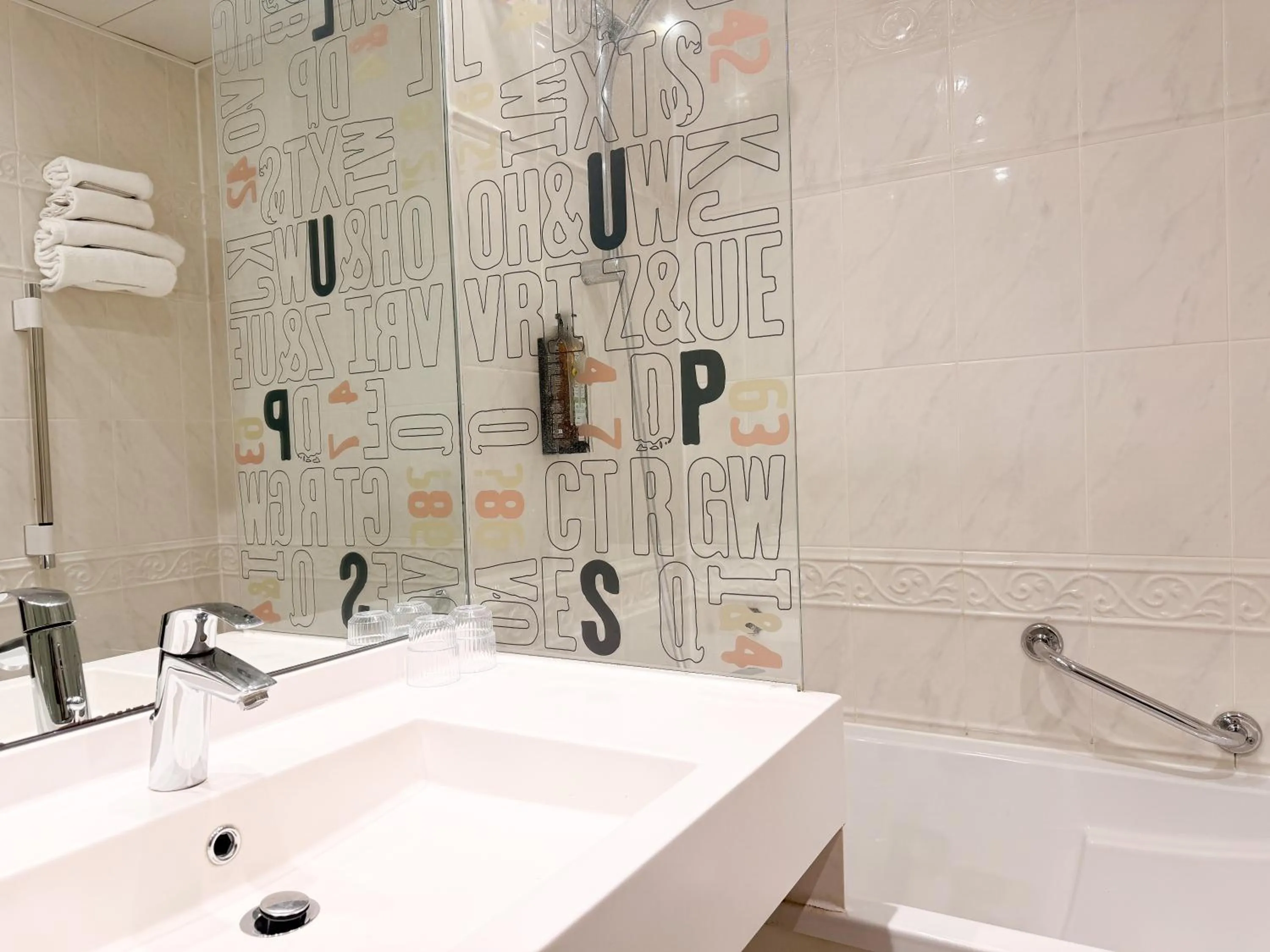 Bathroom in ibis Styles Paris Tolbiac Bibliotheque