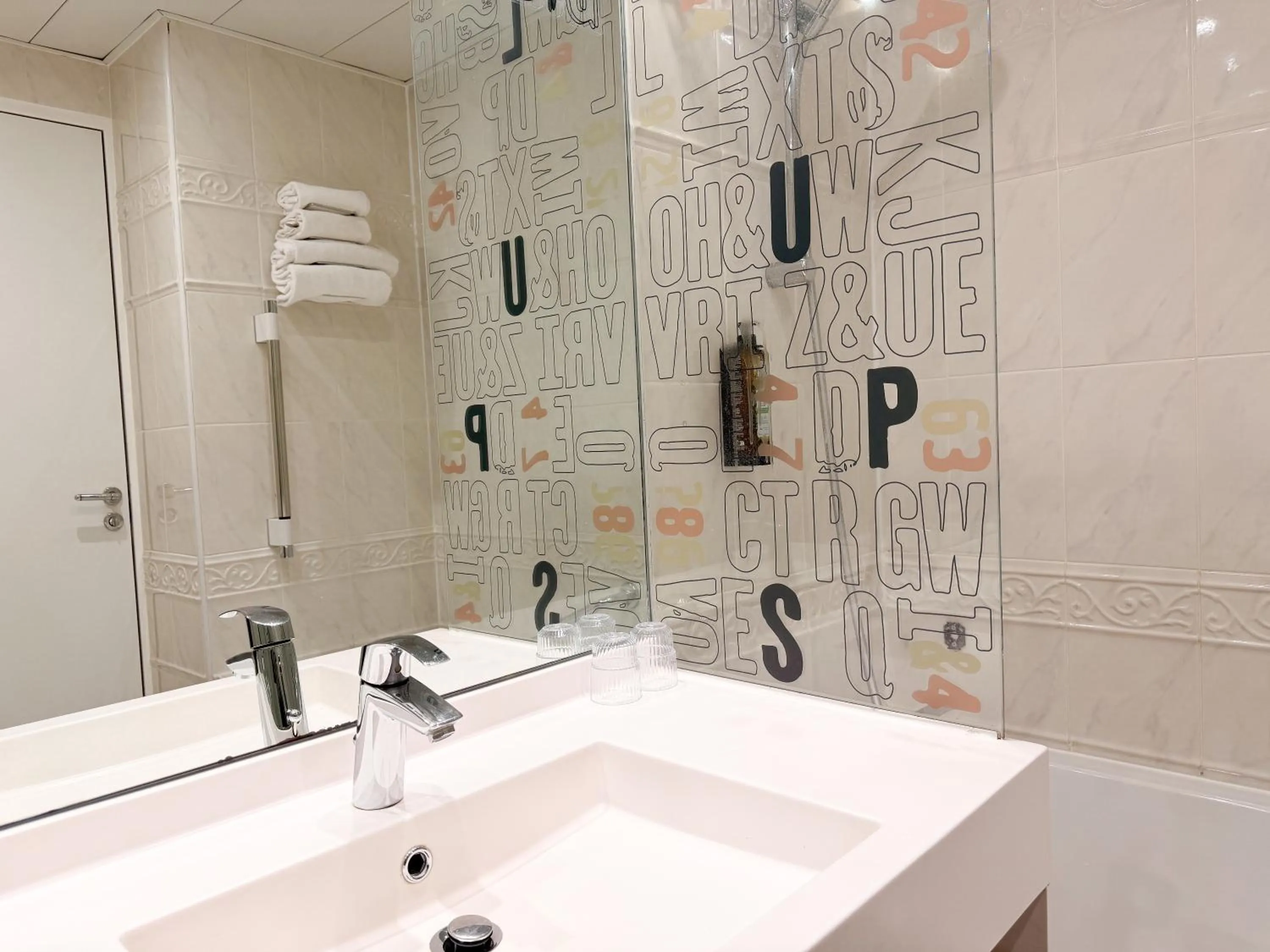 Bathroom in ibis Styles Paris Tolbiac Bibliotheque