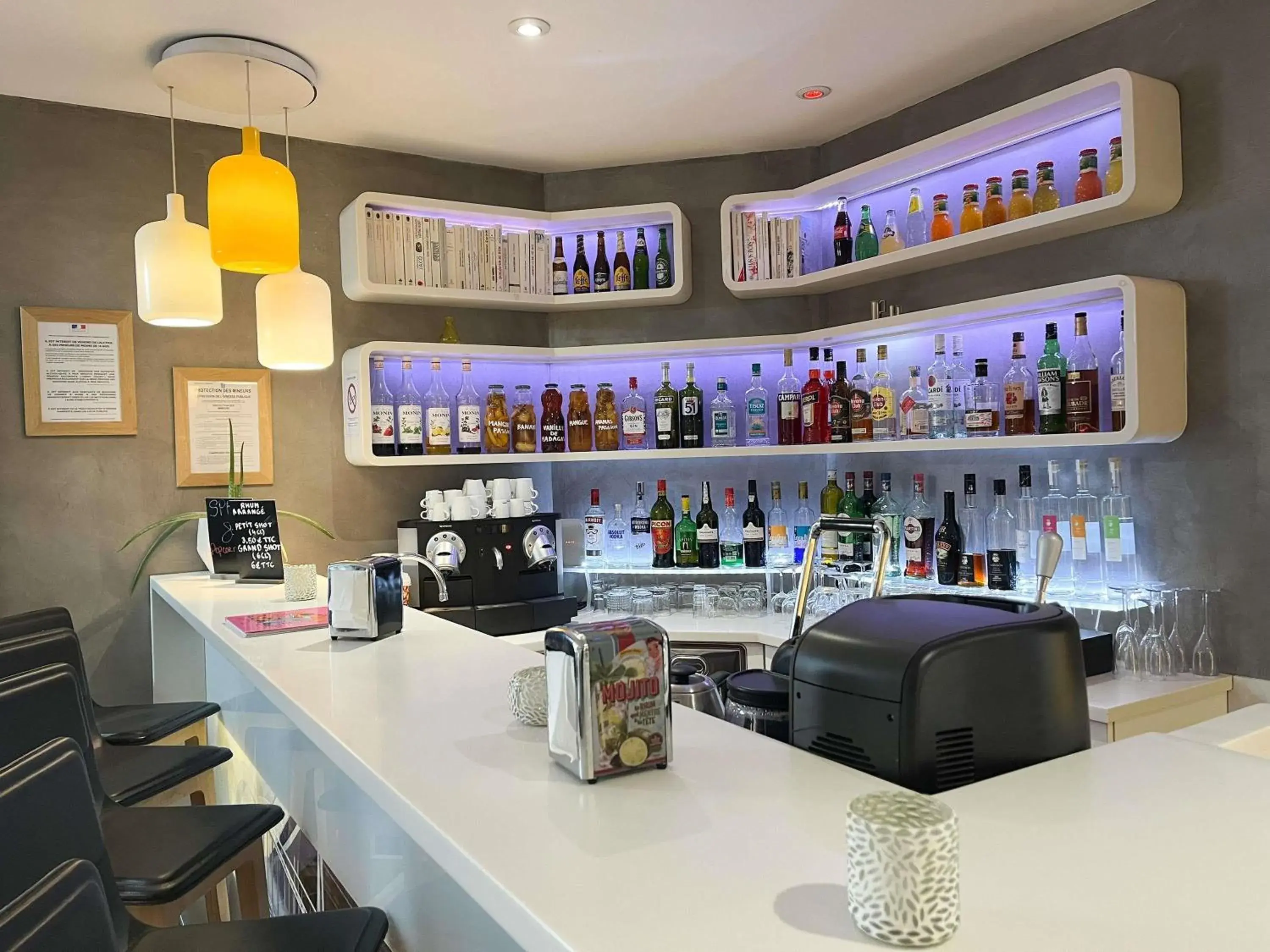 Lounge or bar in ibis Styles Paris Tolbiac Bibliotheque Lounge or bar in ibis Styles Paris Tolbiac Bibliotheque