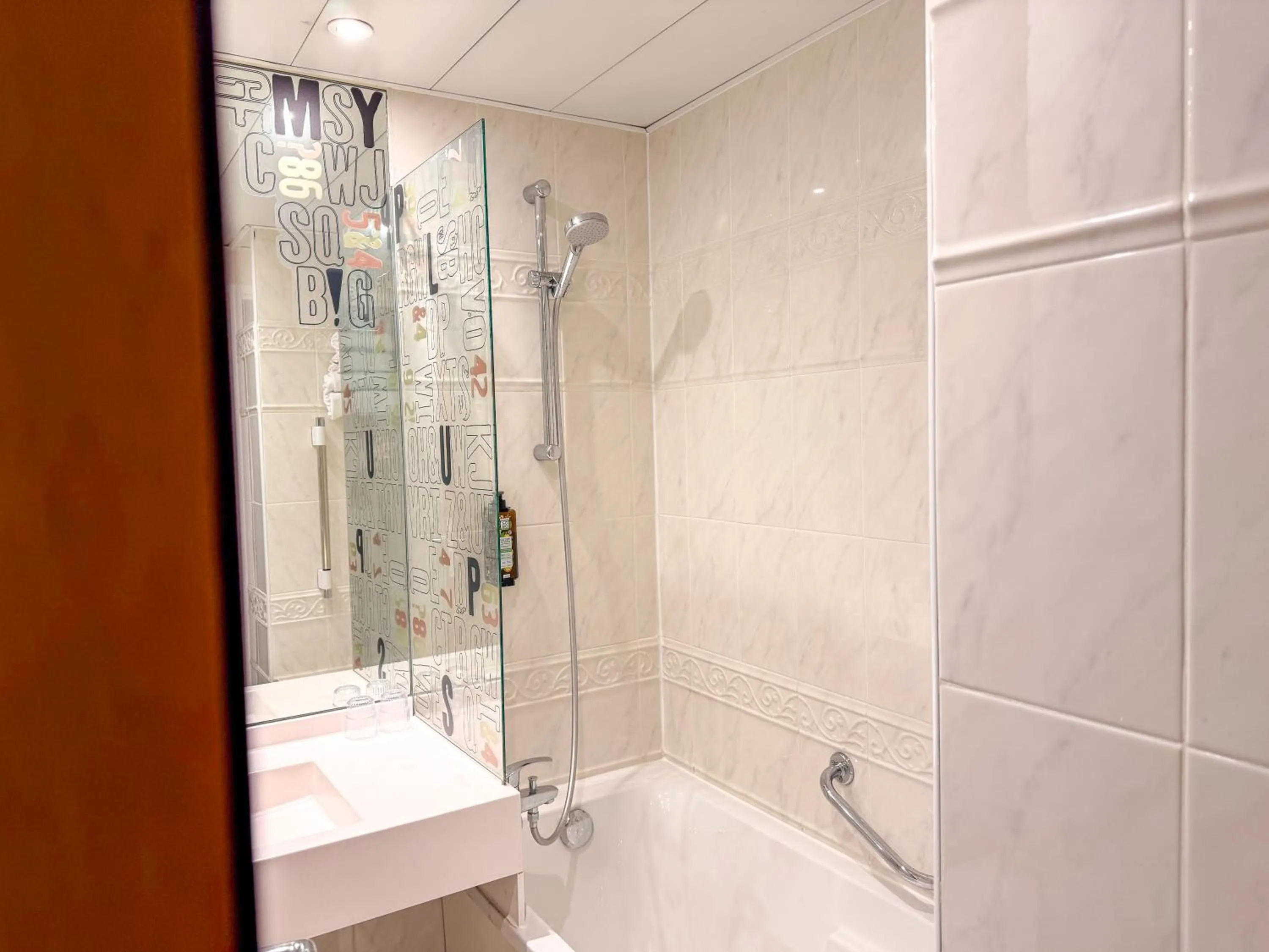 Bathroom in ibis Styles Paris Tolbiac Bibliotheque
