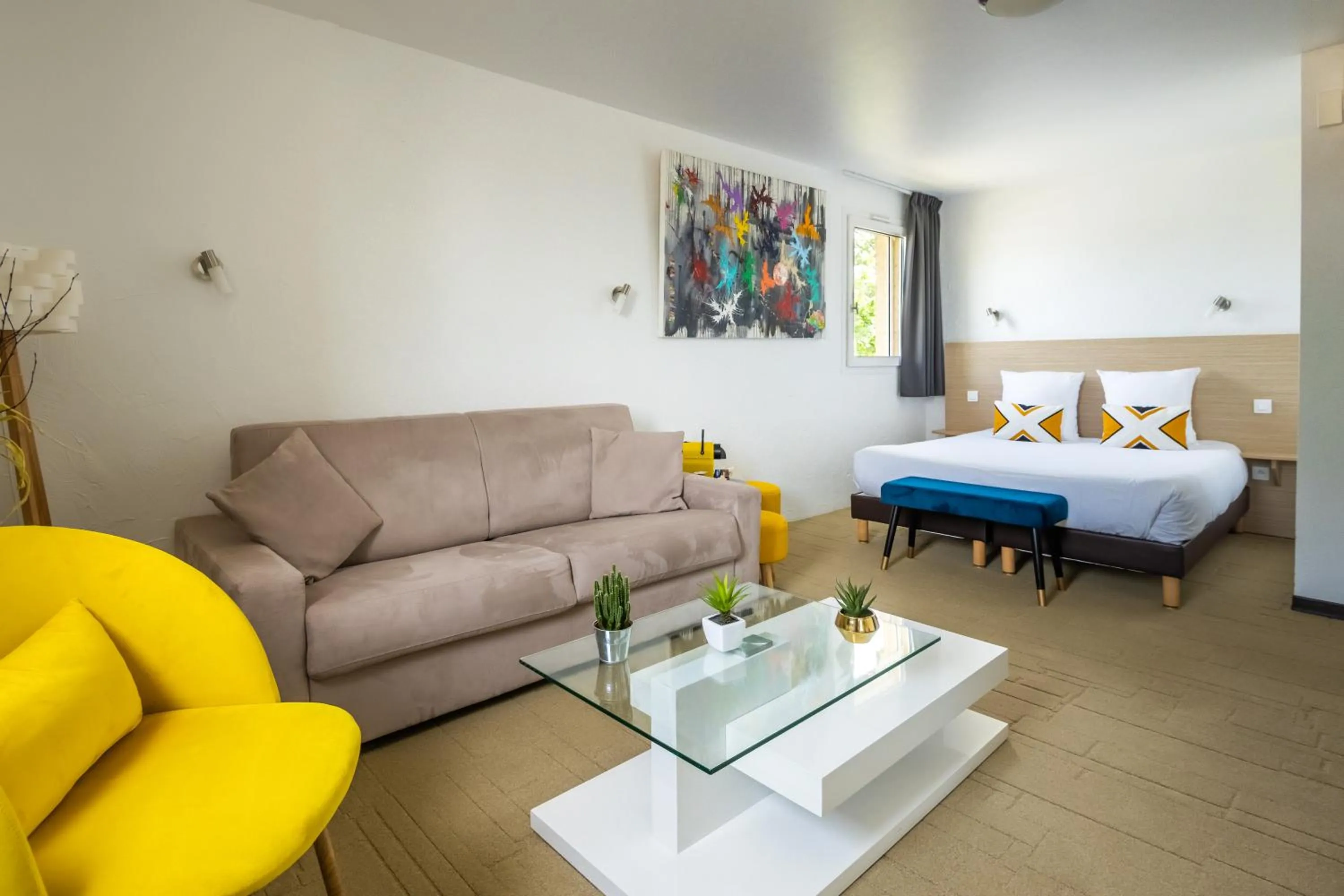 Photo of the whole room, Bed in LOGIS Hôtel Restaurant Le Clos Fleuri