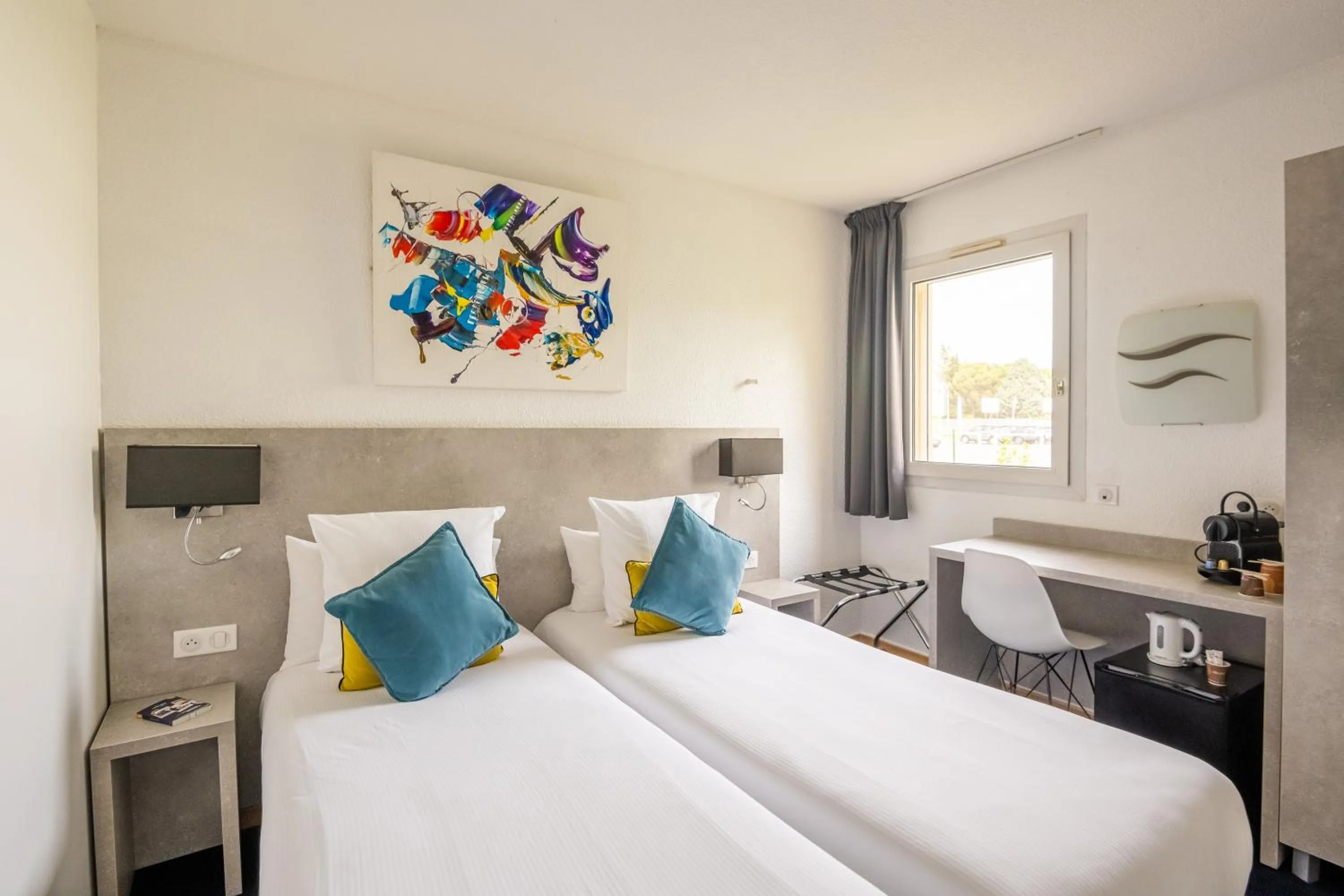 Bedroom, Bed in LOGIS Hôtel Restaurant Le Clos Fleuri