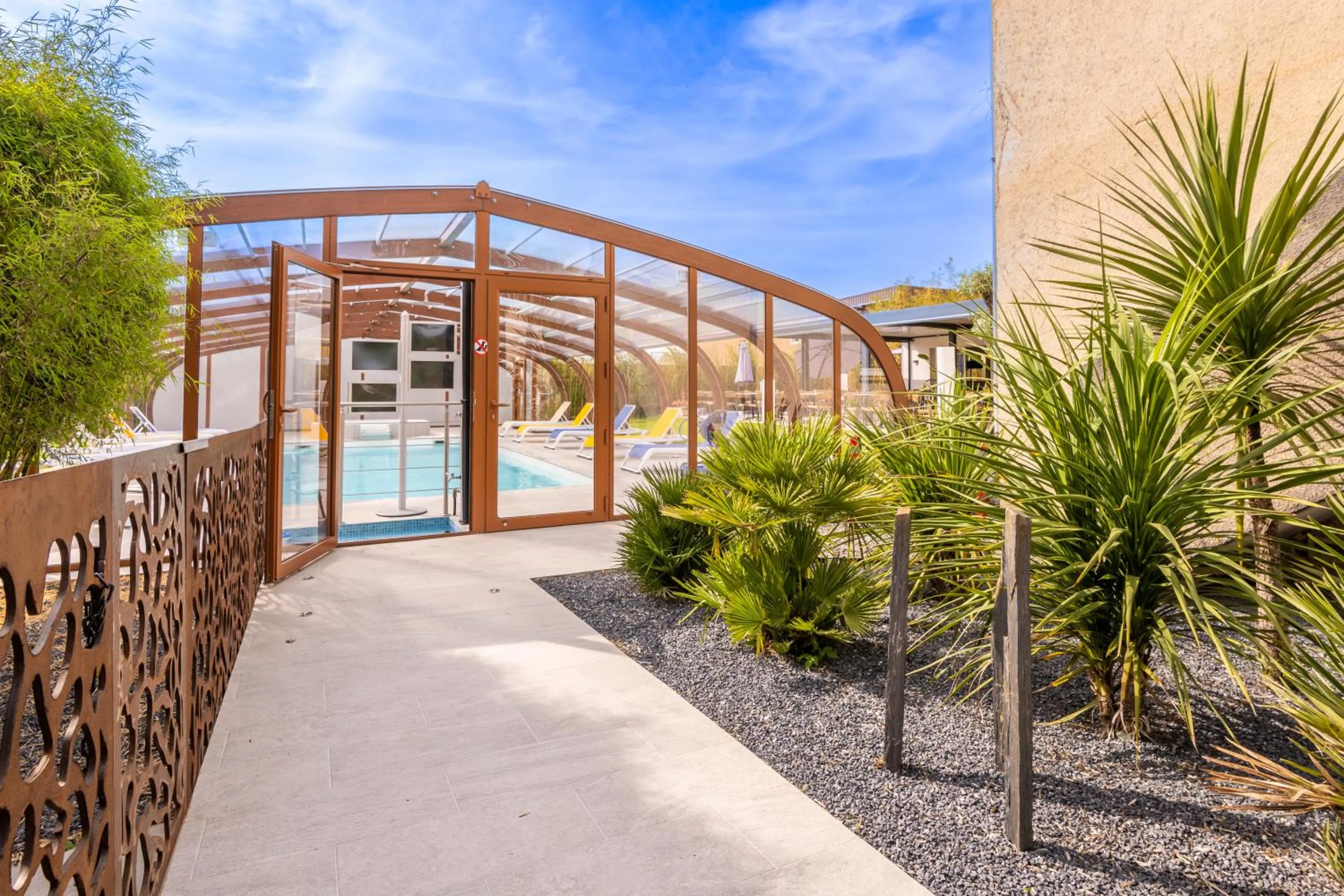 Swimming pool in LOGIS Hôtel Restaurant Le Clos Fleuri
