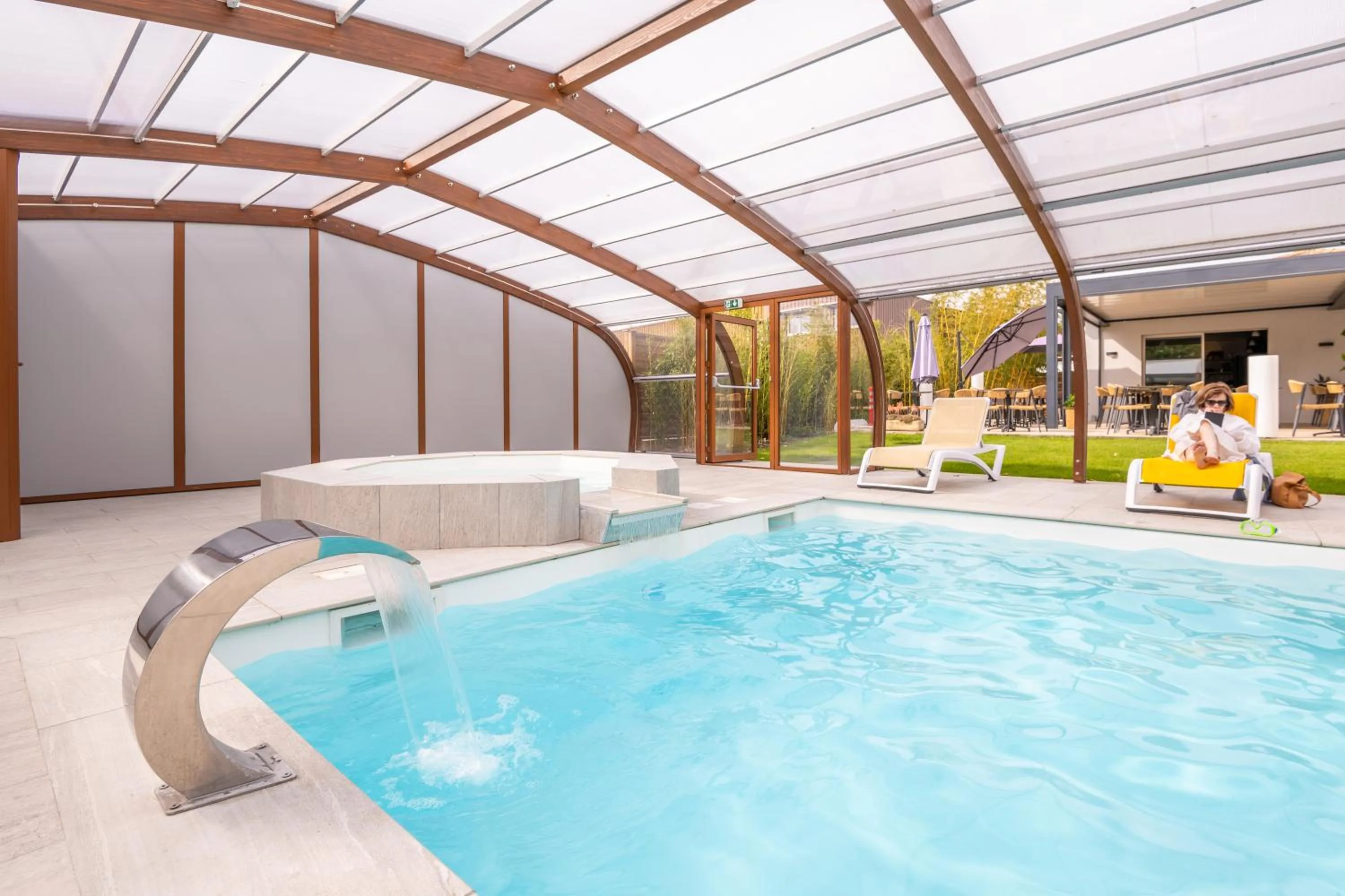 Hot Tub in LOGIS Hôtel Restaurant Le Clos Fleuri