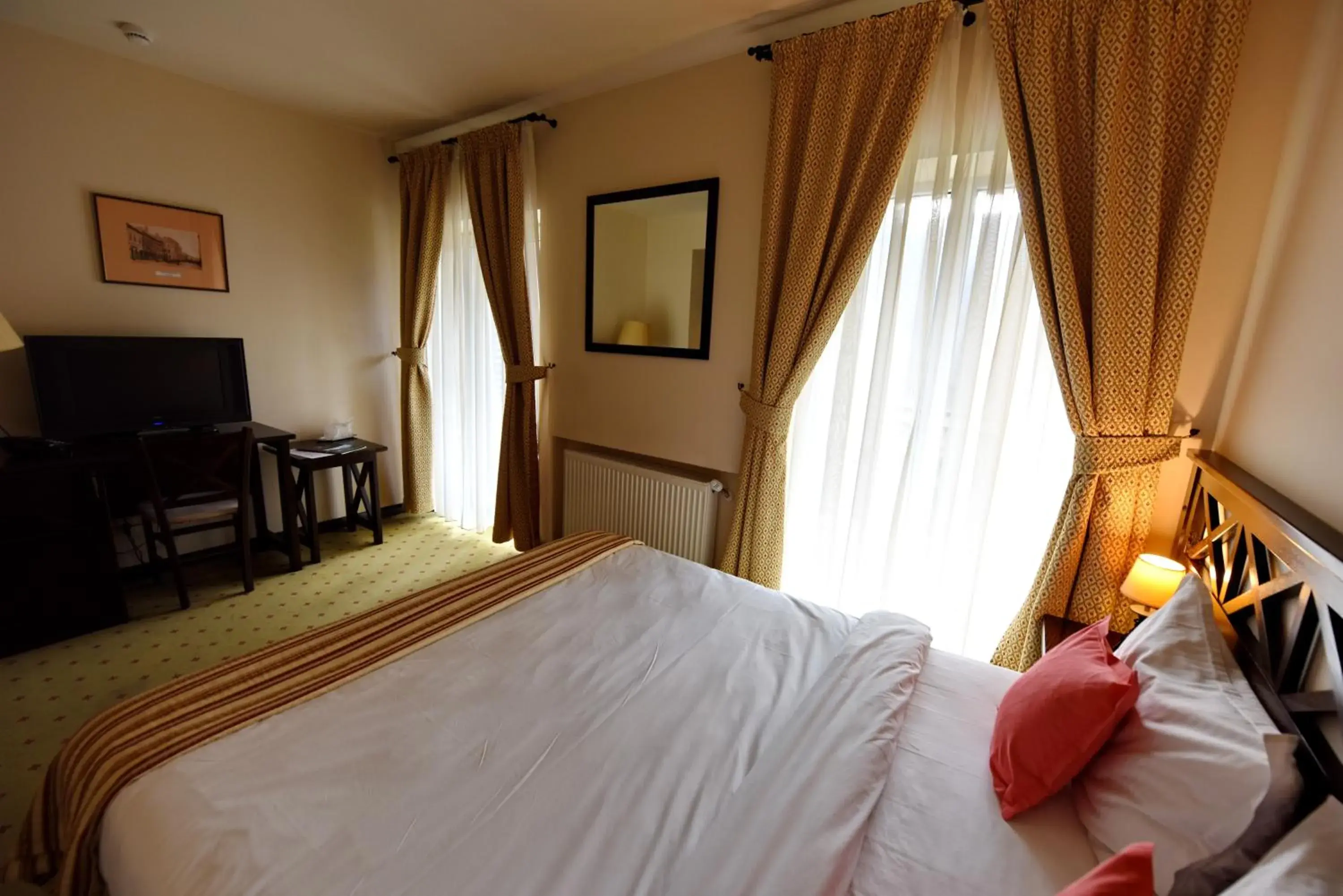 Double Room with Balcony in Hotel Gradina Morii Double Room with Balcony in Hotel Gradina Morii