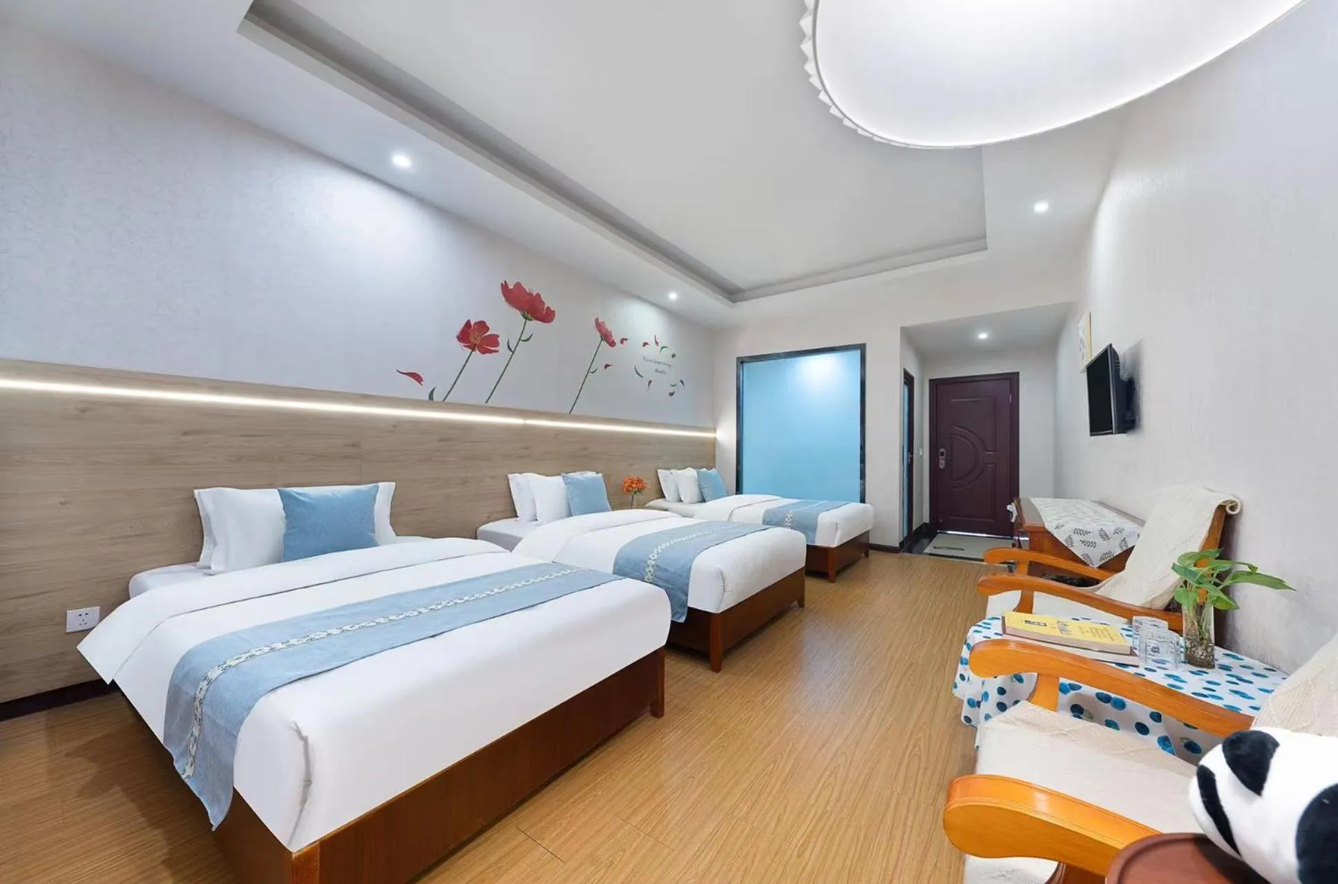 Bed in Emeishan Hongzhao Hotel