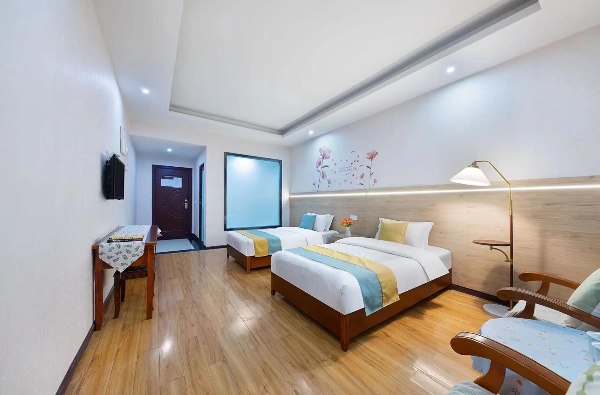 Bed in Emeishan Hongzhao Hotel