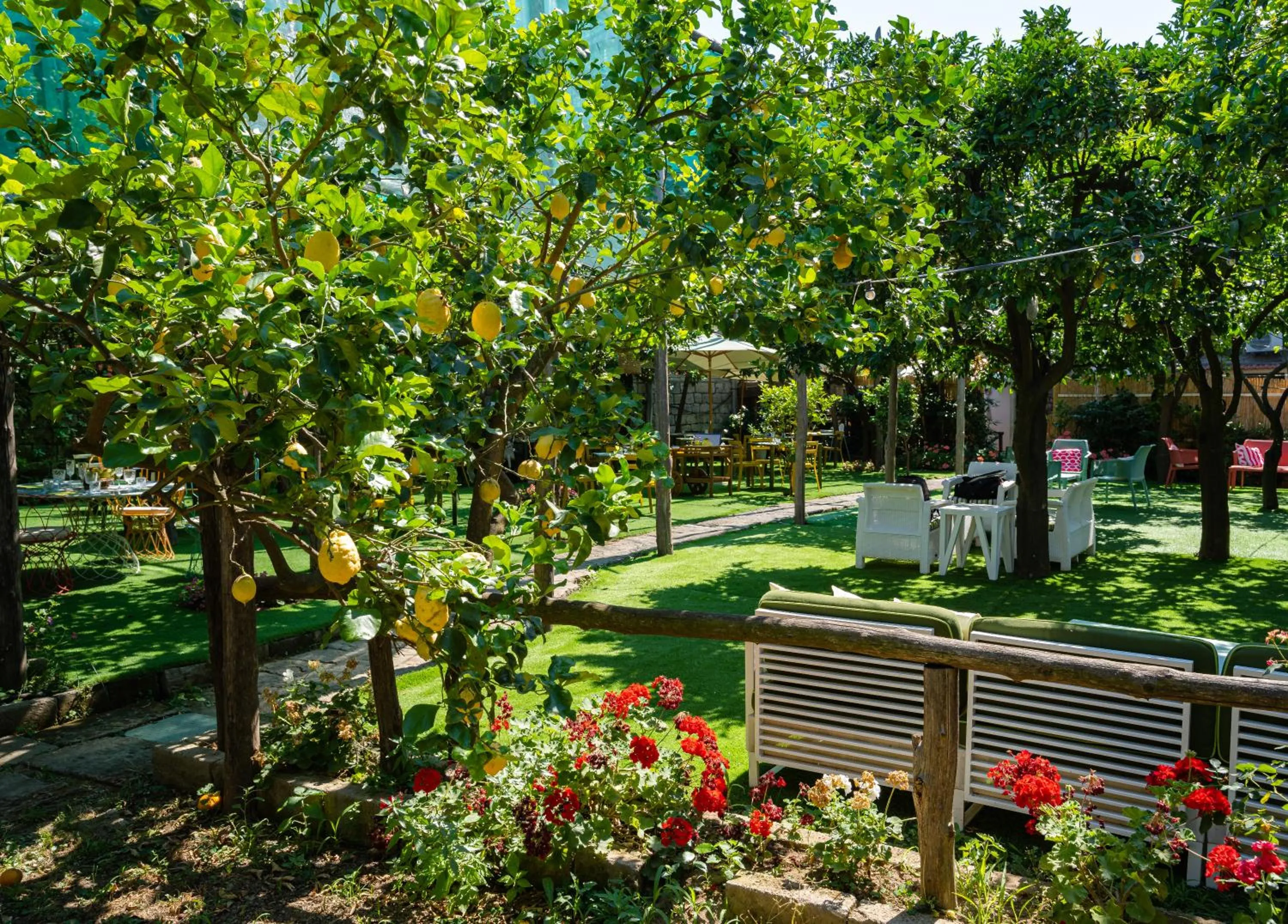 Restaurant/places to eat in Relais Correale Rooms & Garden