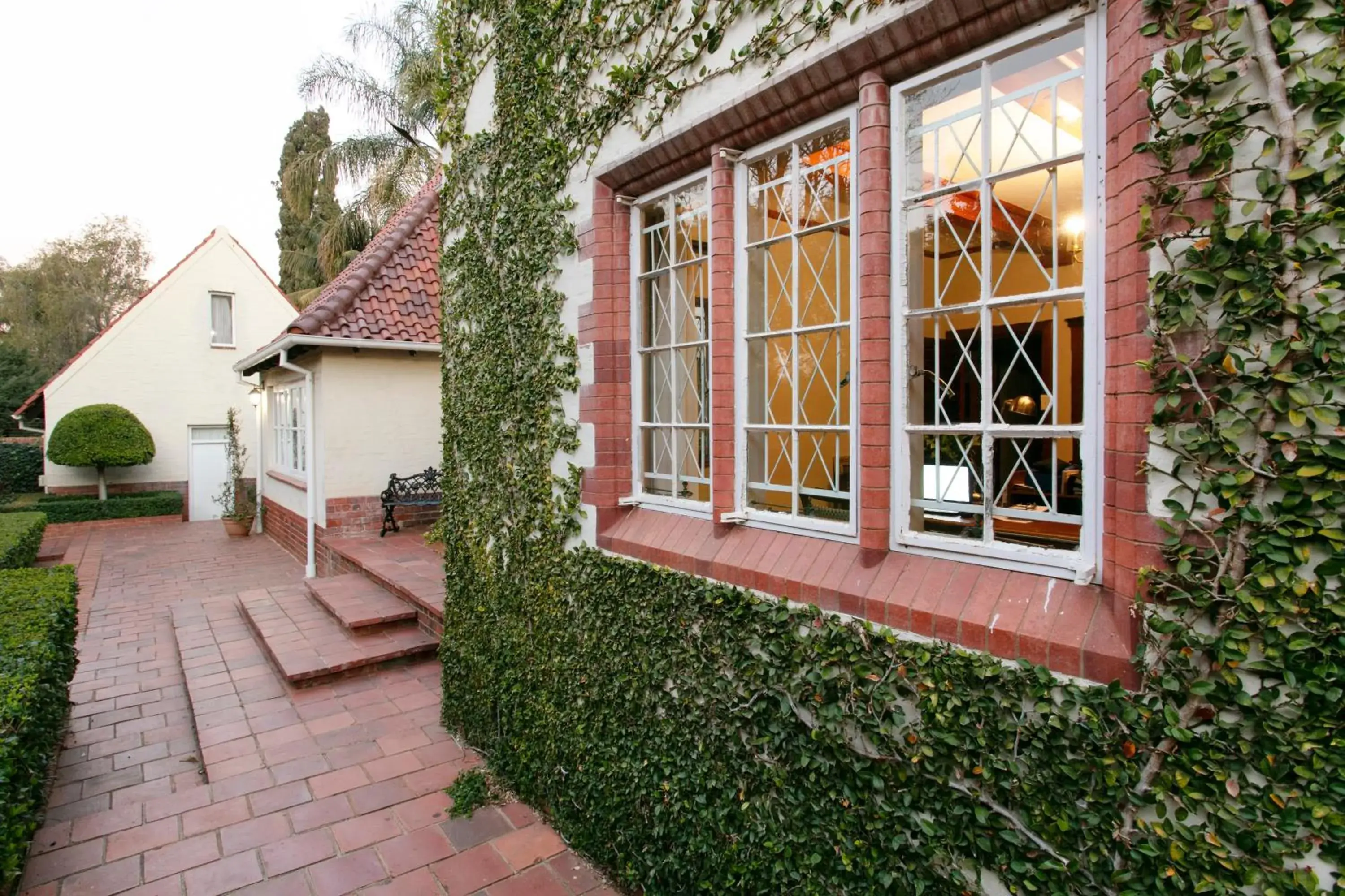 Property building in Brooklyn Manor Property building in Brooklyn Manor