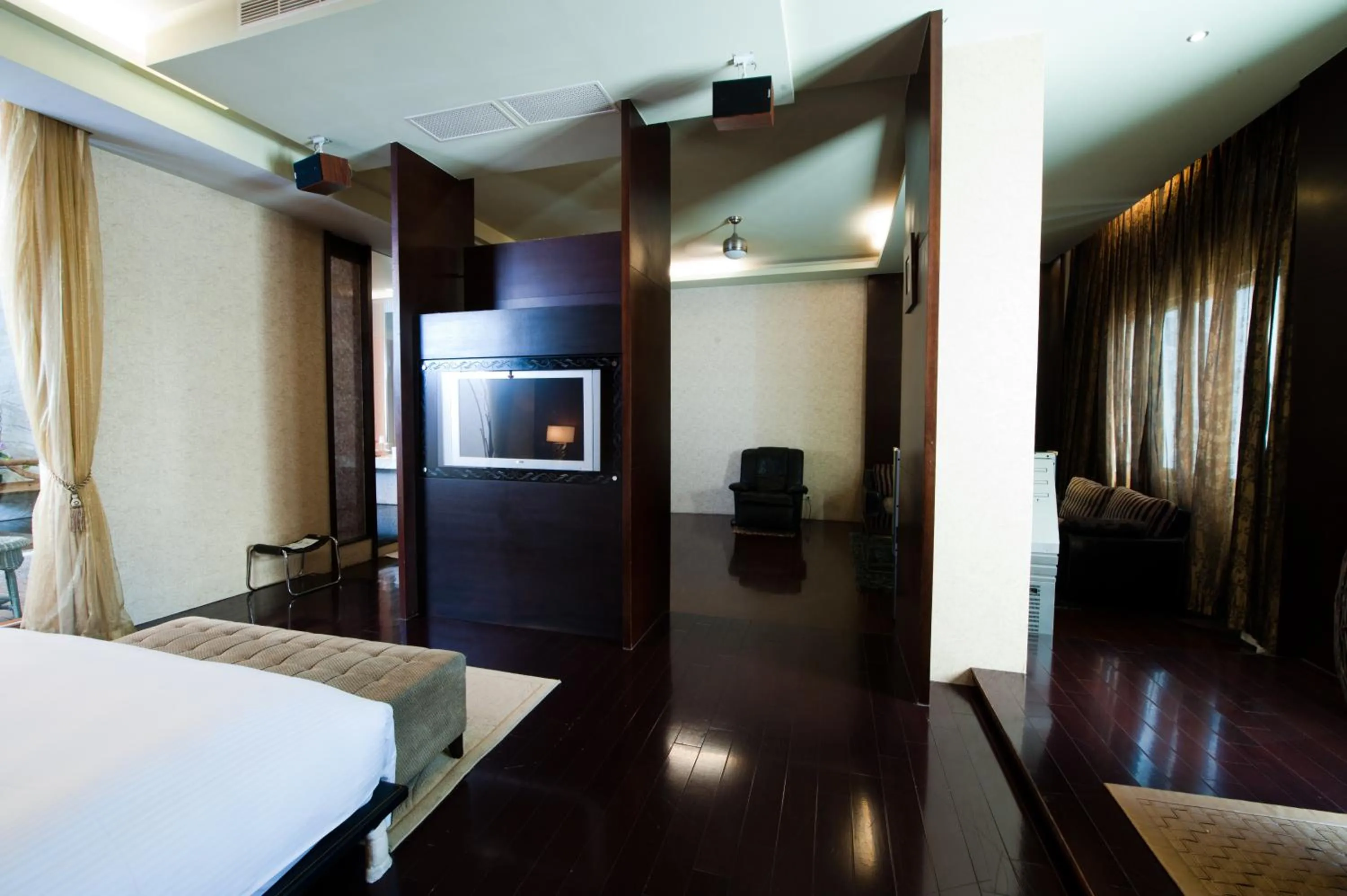 Bed in Her Home Spa Motel Chiayi