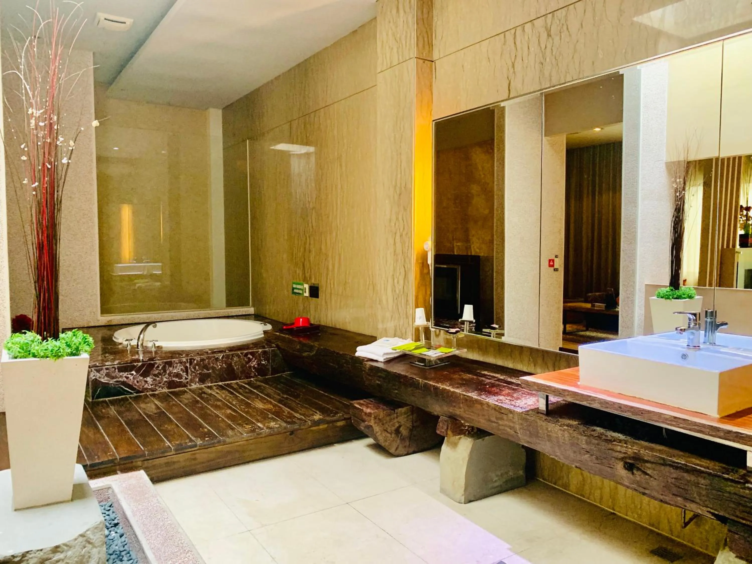 Her Home Spa Motel Chiayi