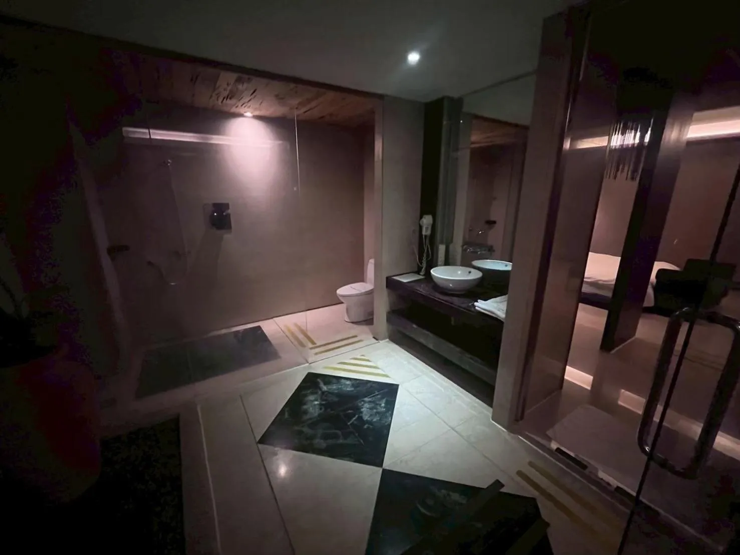 Bed in Her Home Spa Motel Chiayi