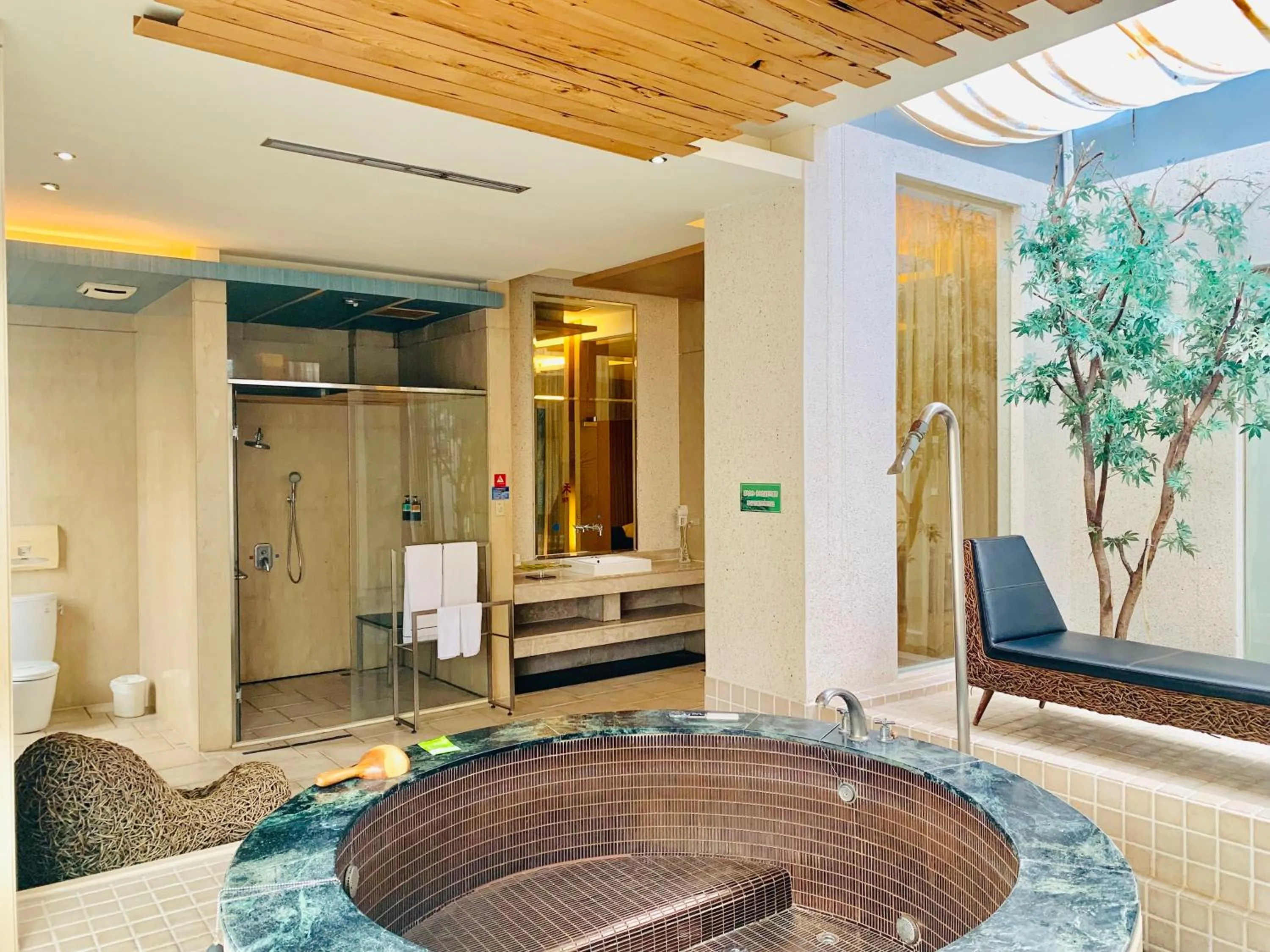Her Home Spa Motel Chiayi