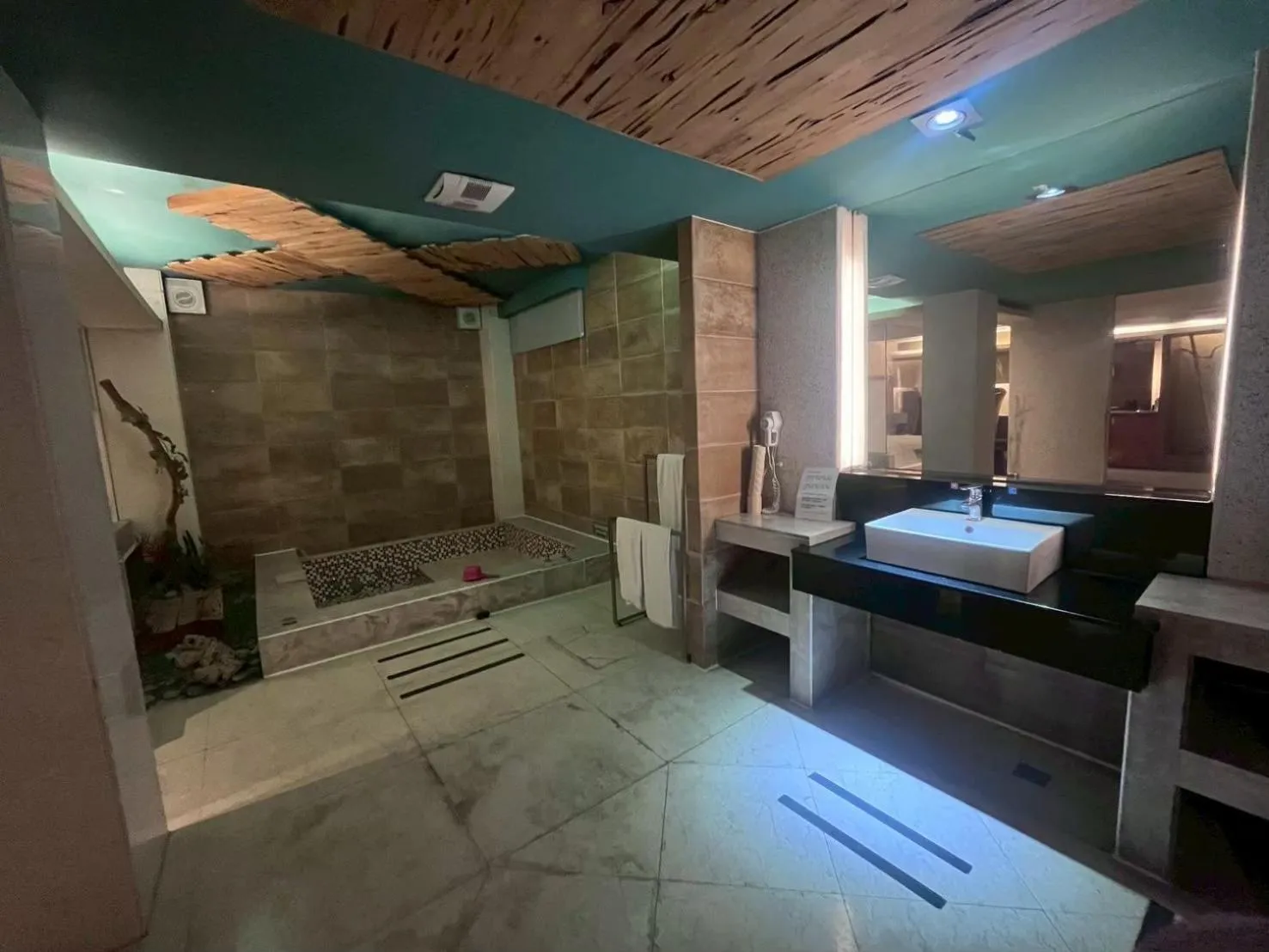 Her Home Spa Motel Chiayi