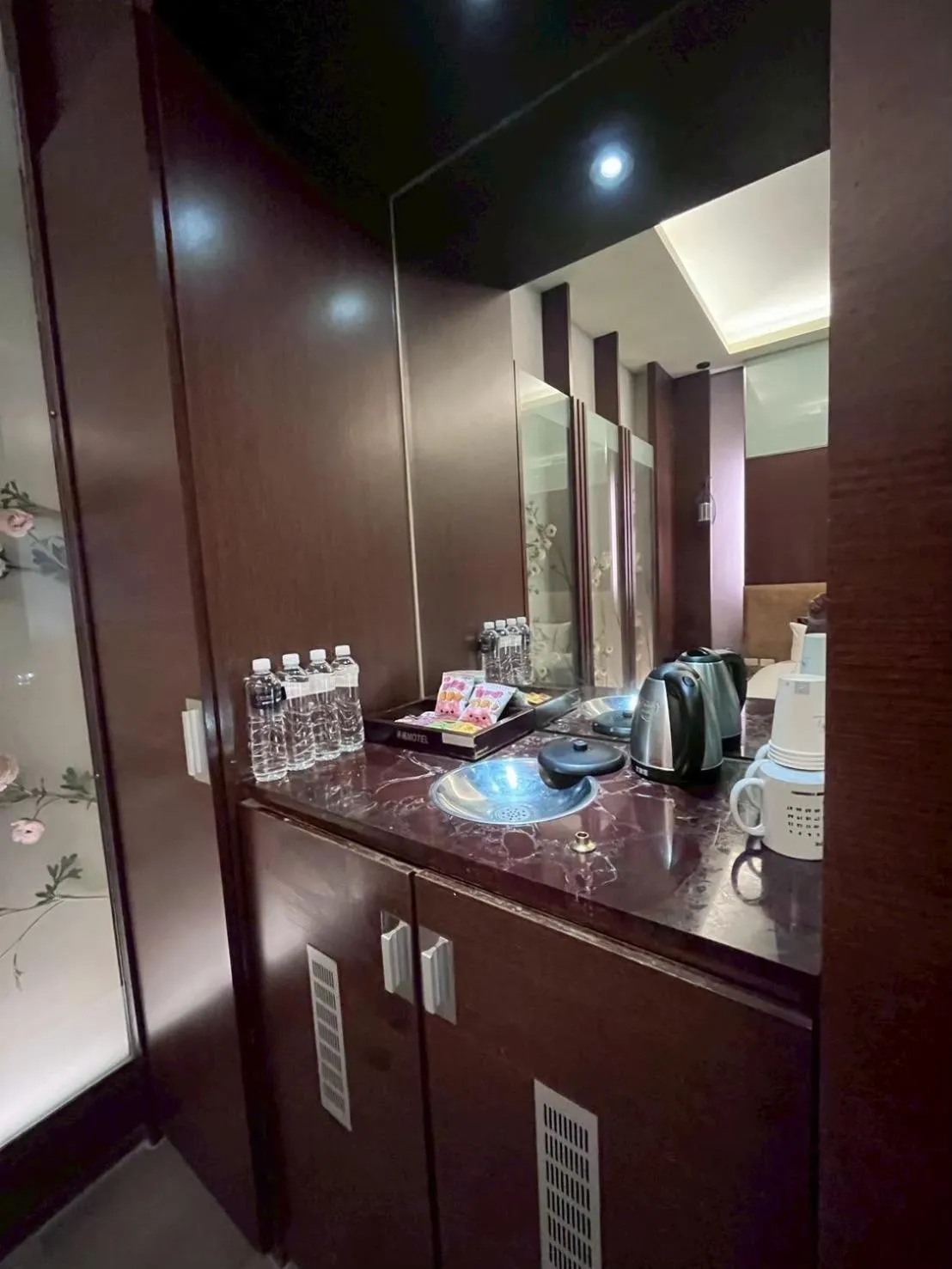 Her Home Spa Motel Chiayi