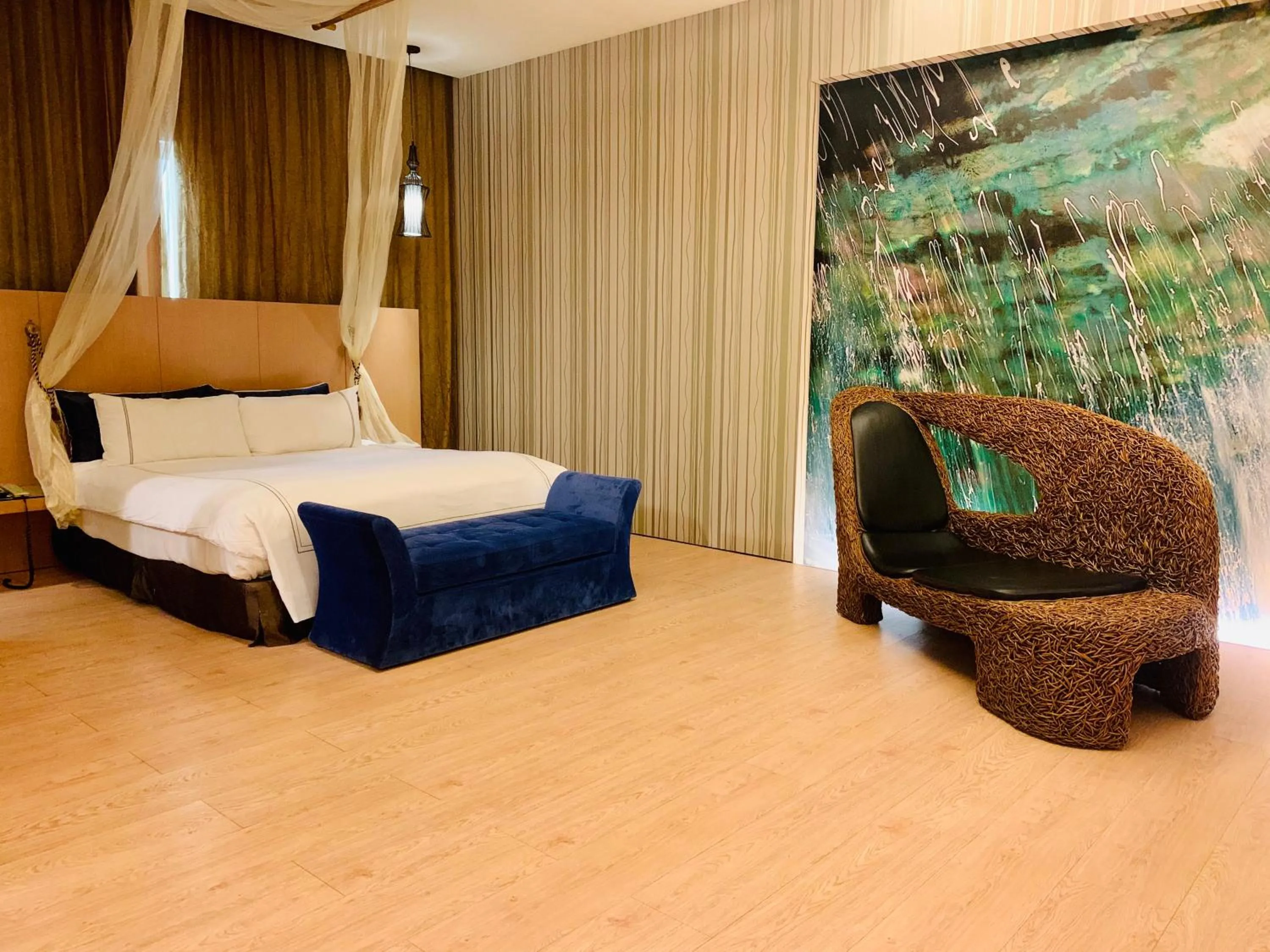 Bed in Her Home Spa Motel Chiayi