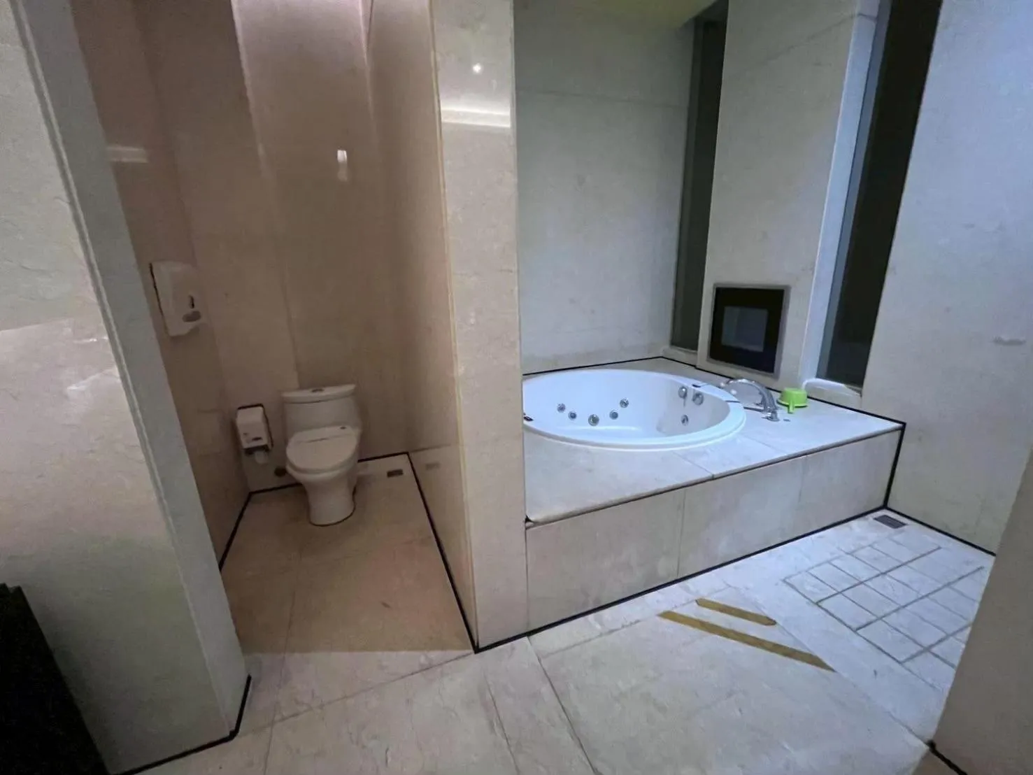 Bed in Her Home Spa Motel Chiayi