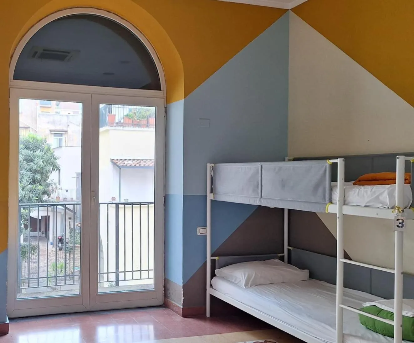 Bed in La Controra Hostel Naples