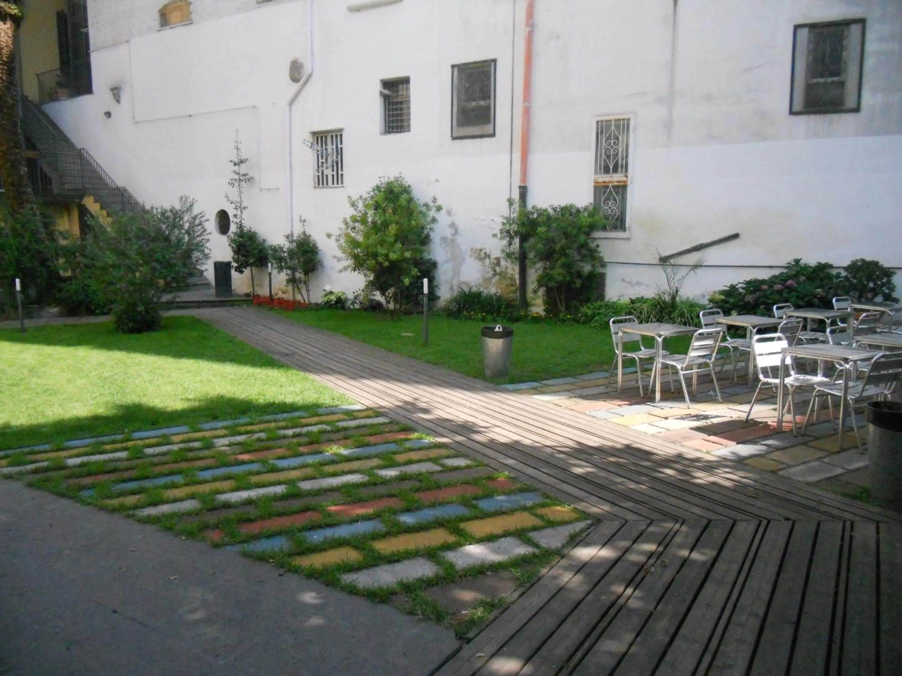 Facade/entrance in La Controra Hostel Naples