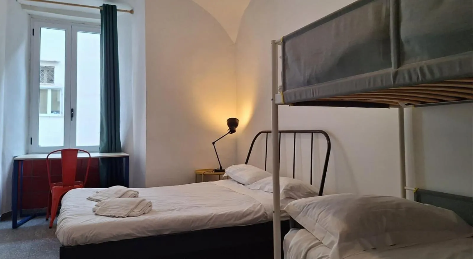 Bed in La Controra Hostel Naples
