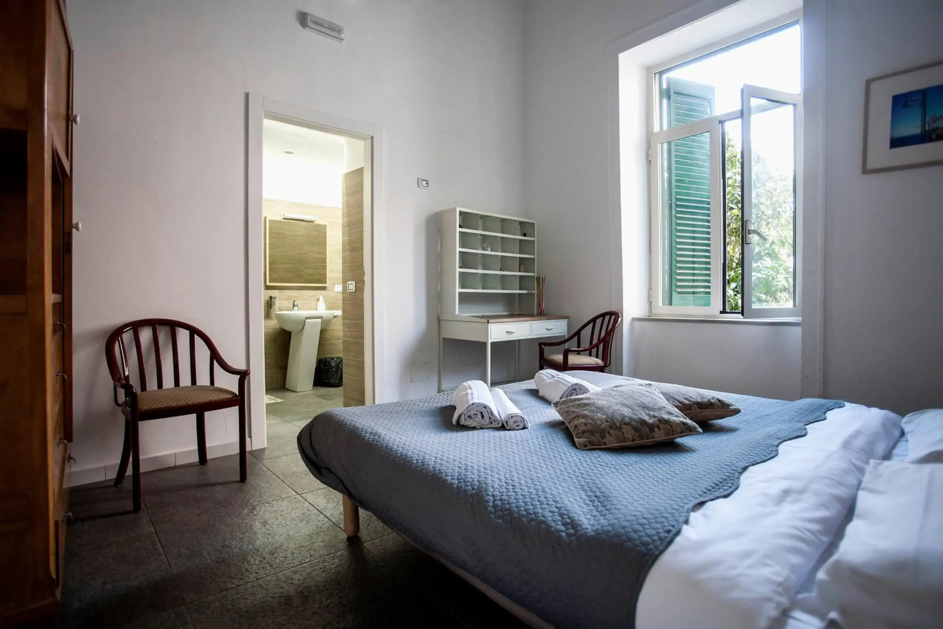 Double Room in La Controra Hostel Naples Double Room in La Controra Hostel Naples