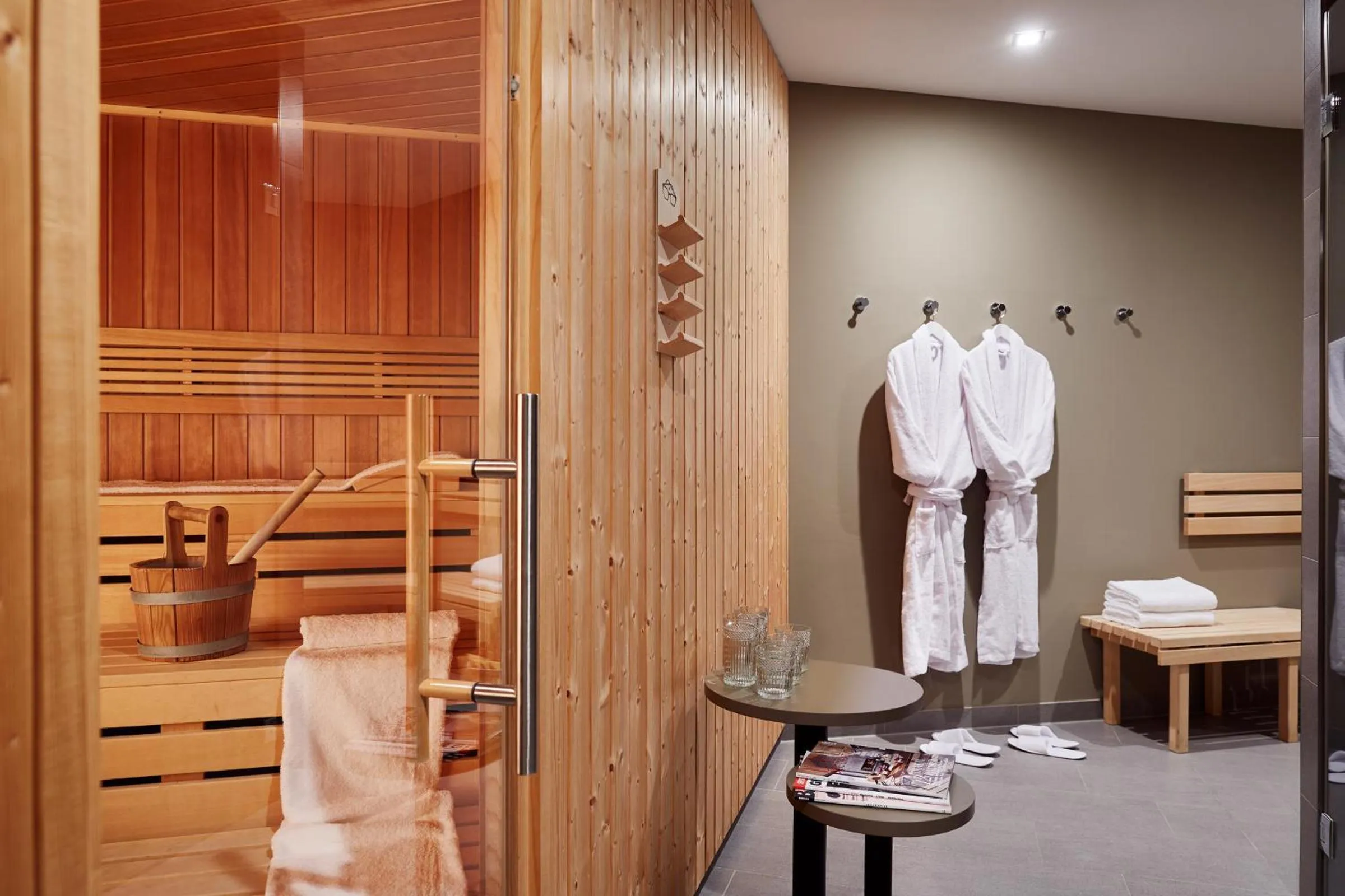 People in LEGERE HOTEL Wiesbaden-Taunusstein