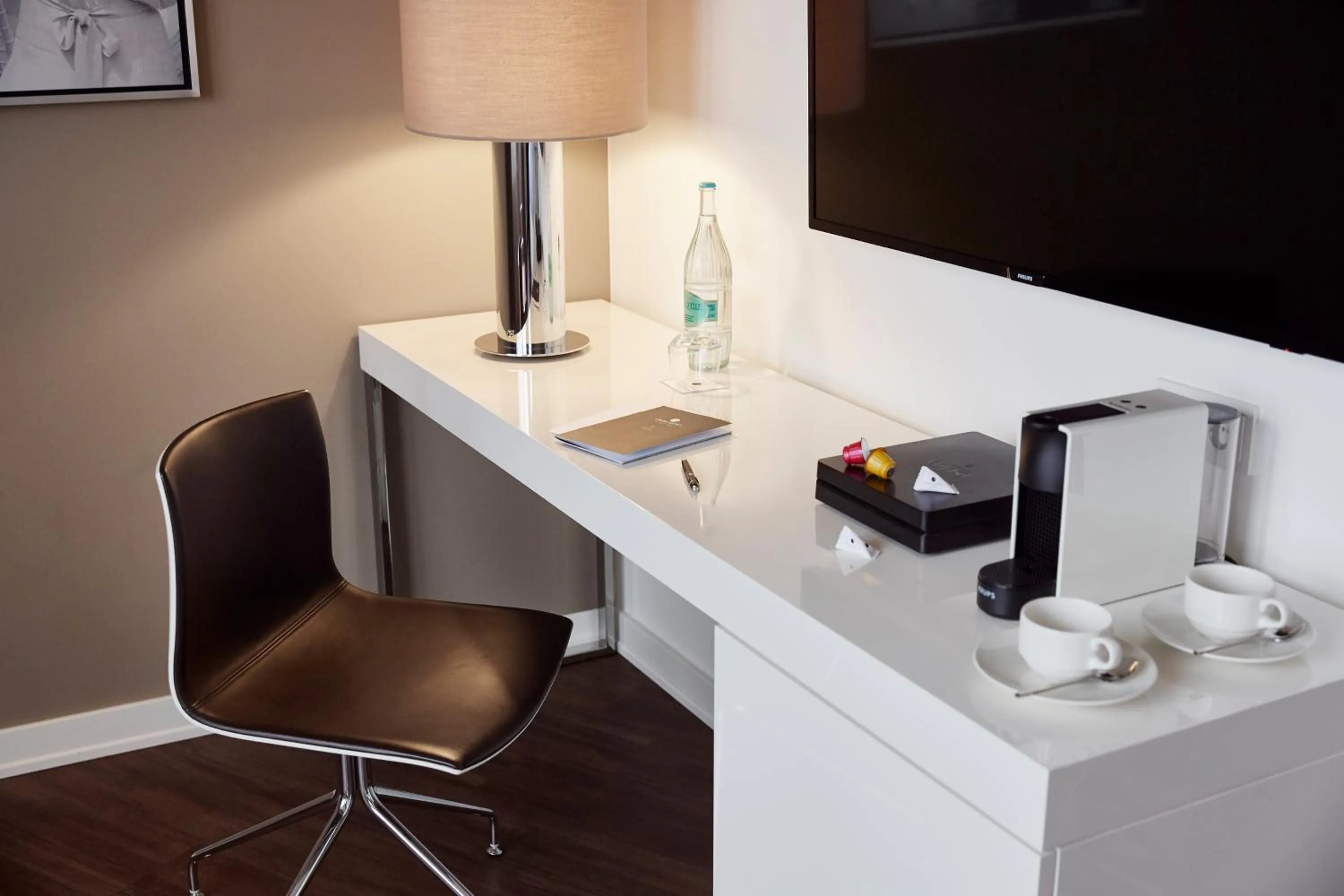 TV and multimedia in LEGERE HOTEL Wiesbaden-Taunusstein