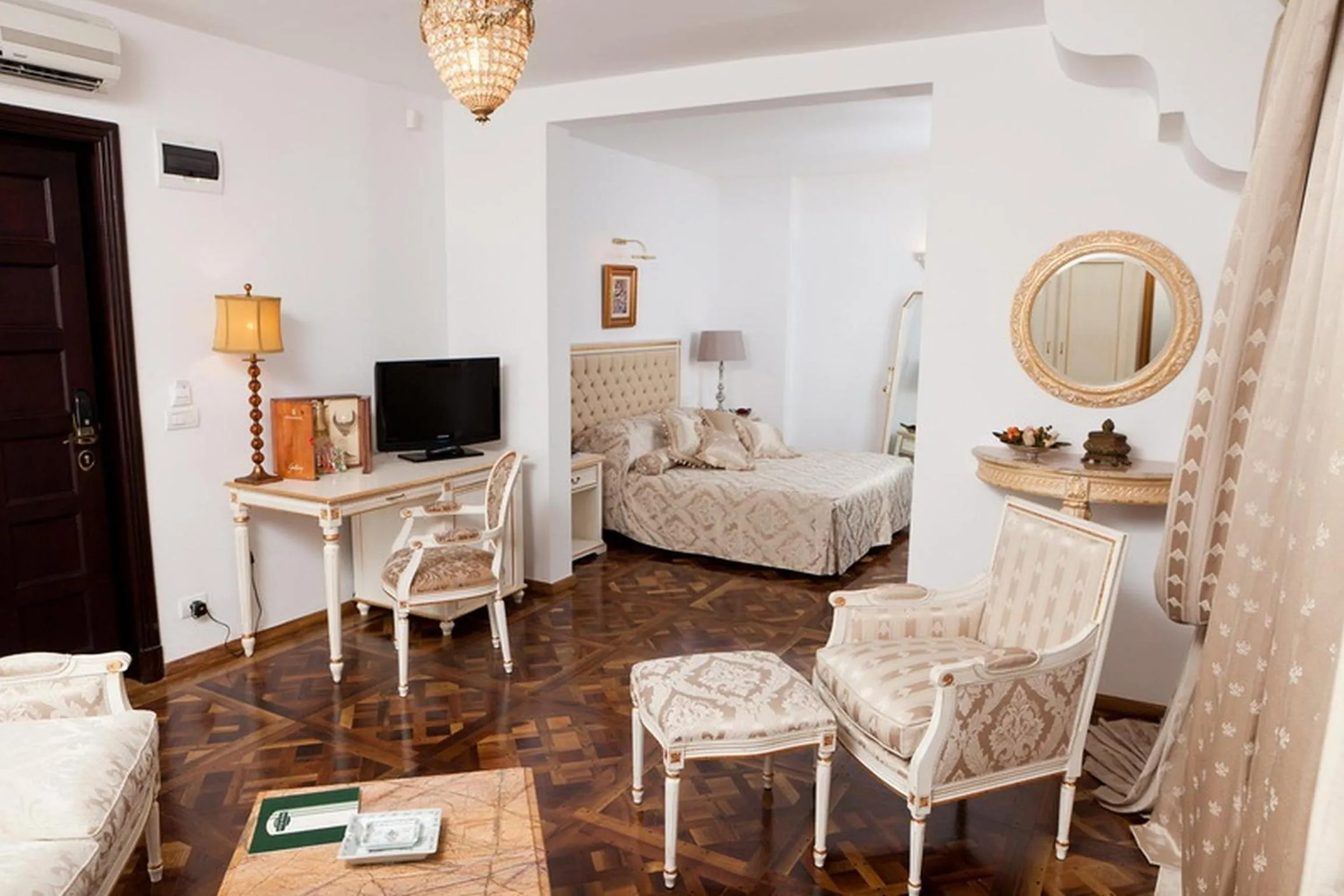 Photo of the whole room in Scala Boutique-Hotel